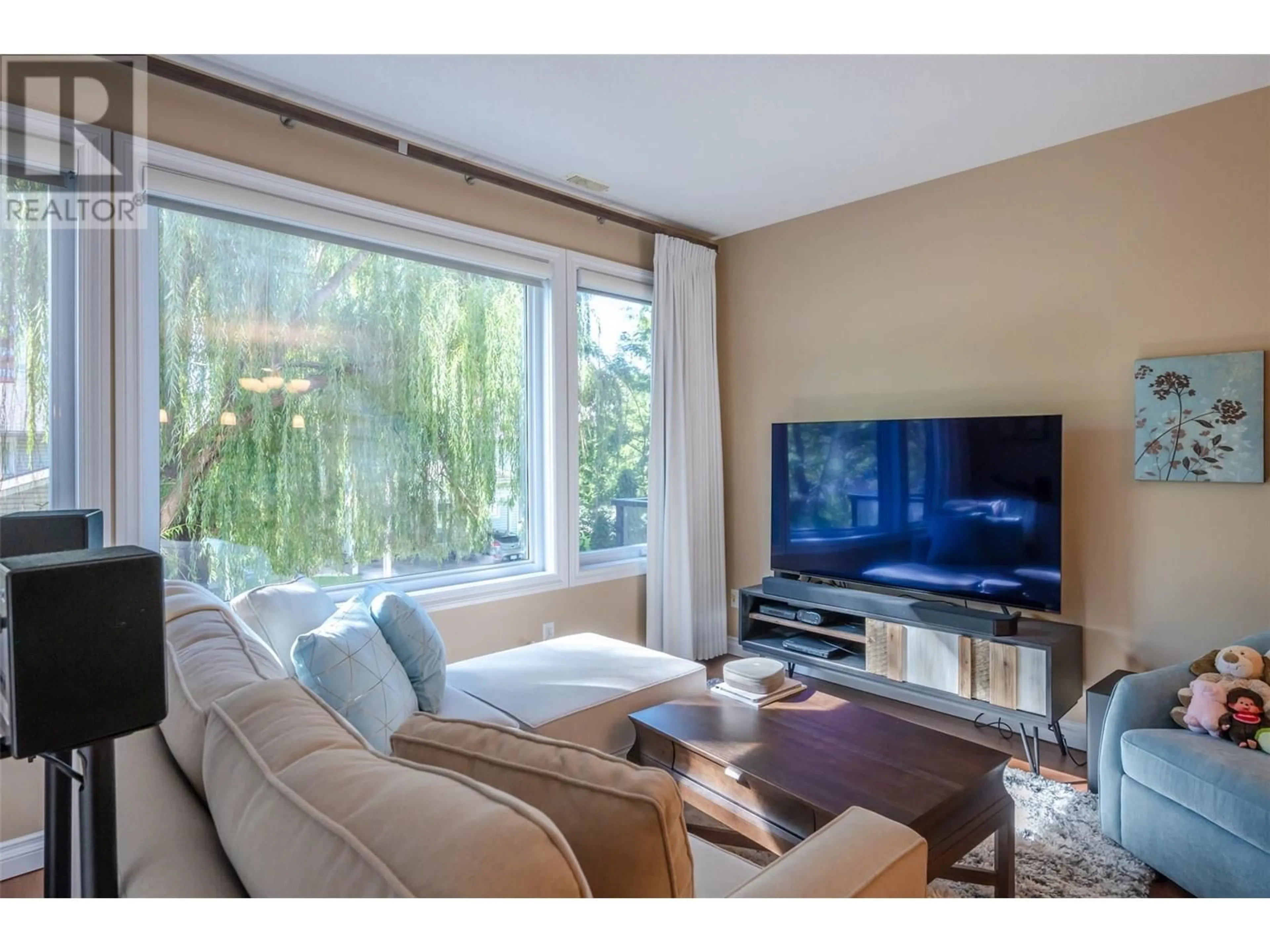 Living room with furniture, wood/laminate floor for 203 - 3313 WILSON STREET, Penticton British Columbia V3A8J3