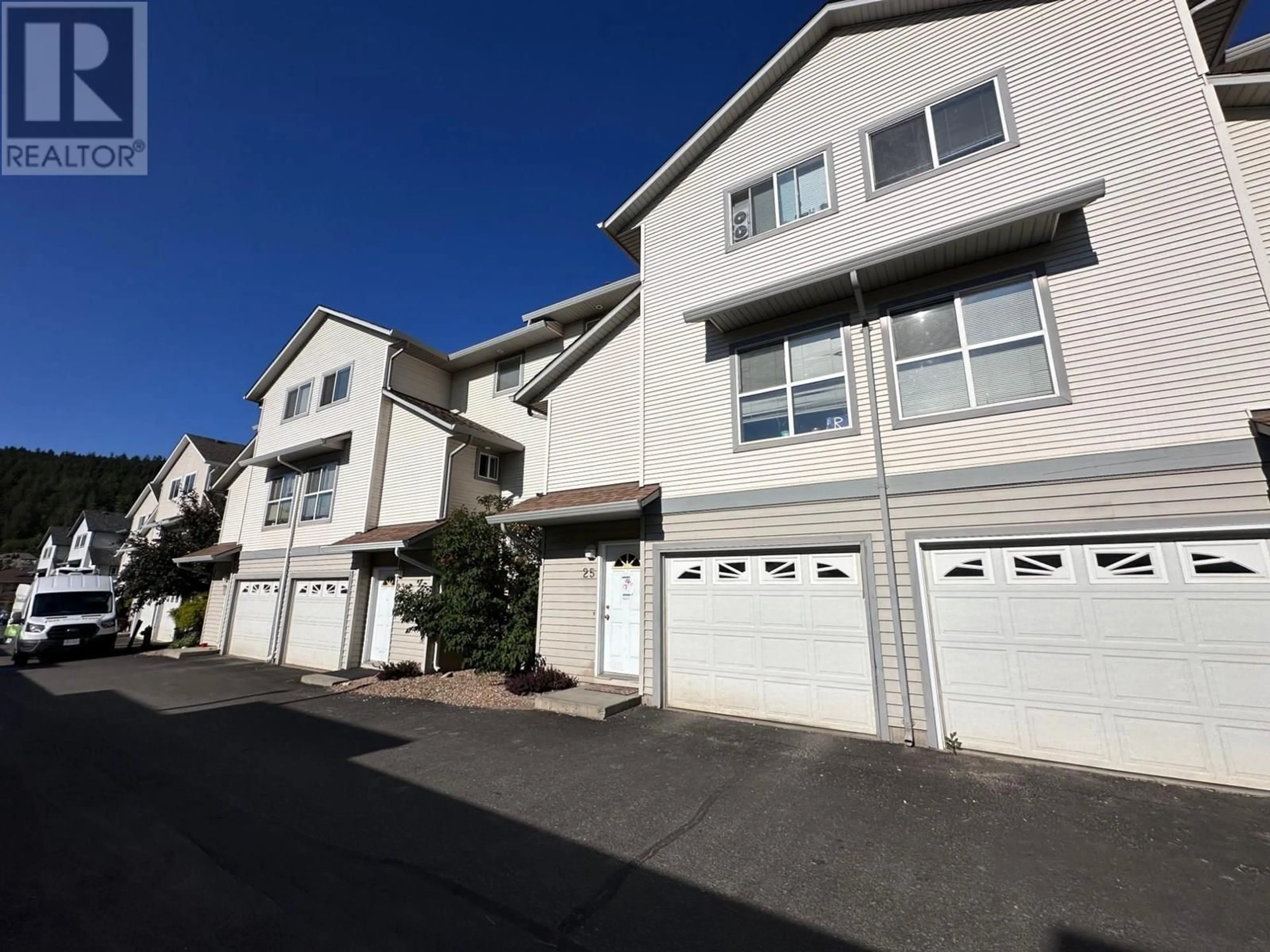 A pic from outside/outdoor area/front of a property/back of a property/a pic from drone, street for 25 - 1920 HUGH ALLAN DRIVE, Kamloops British Columbia V1S1Y5