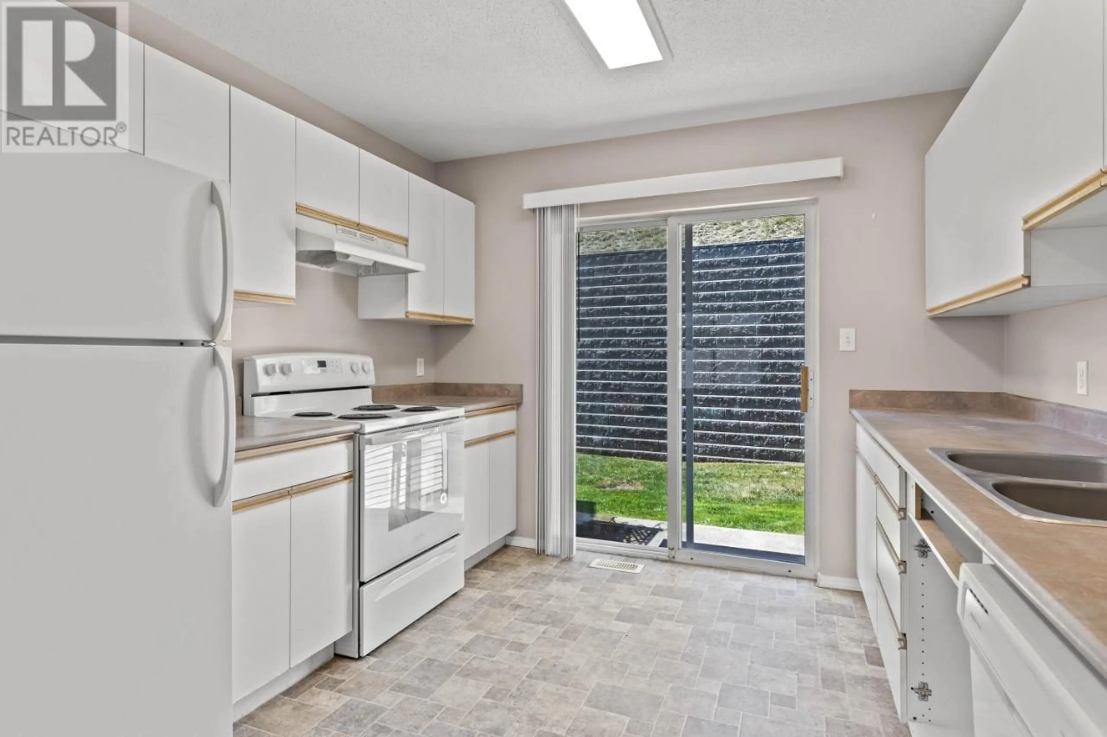 Standard kitchen, unknown for 25 - 1920 HUGH ALLAN DRIVE, Kamloops British Columbia V1S1Y5