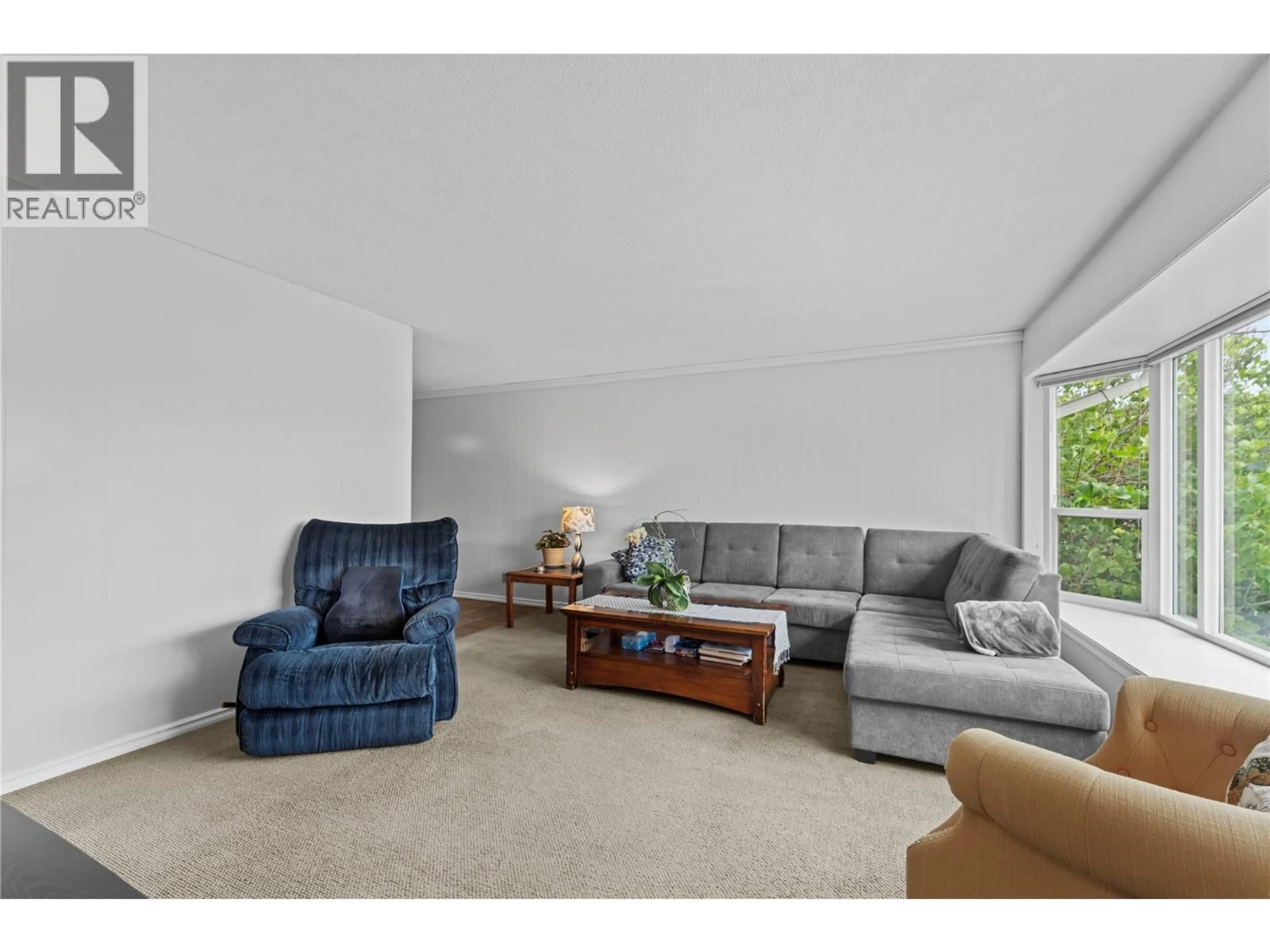 Living room with furniture, unknown for 353 REIGHMOUNT DRIVE, Kamloops British Columbia V2H1M2