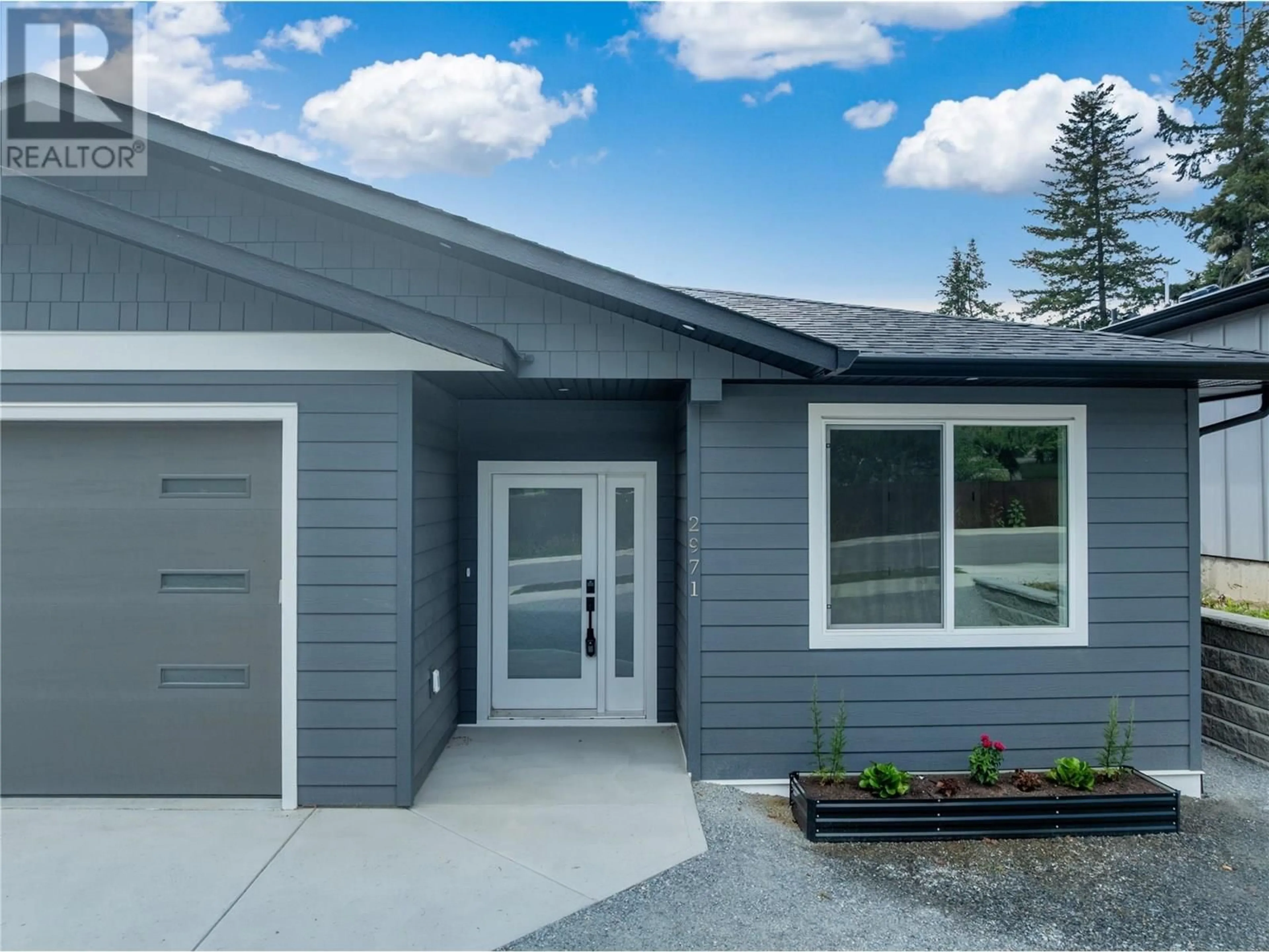 Home with vinyl exterior material, street for 2971 27 STREET NORTHEAST, Salmon Arm British Columbia V1E2Z7