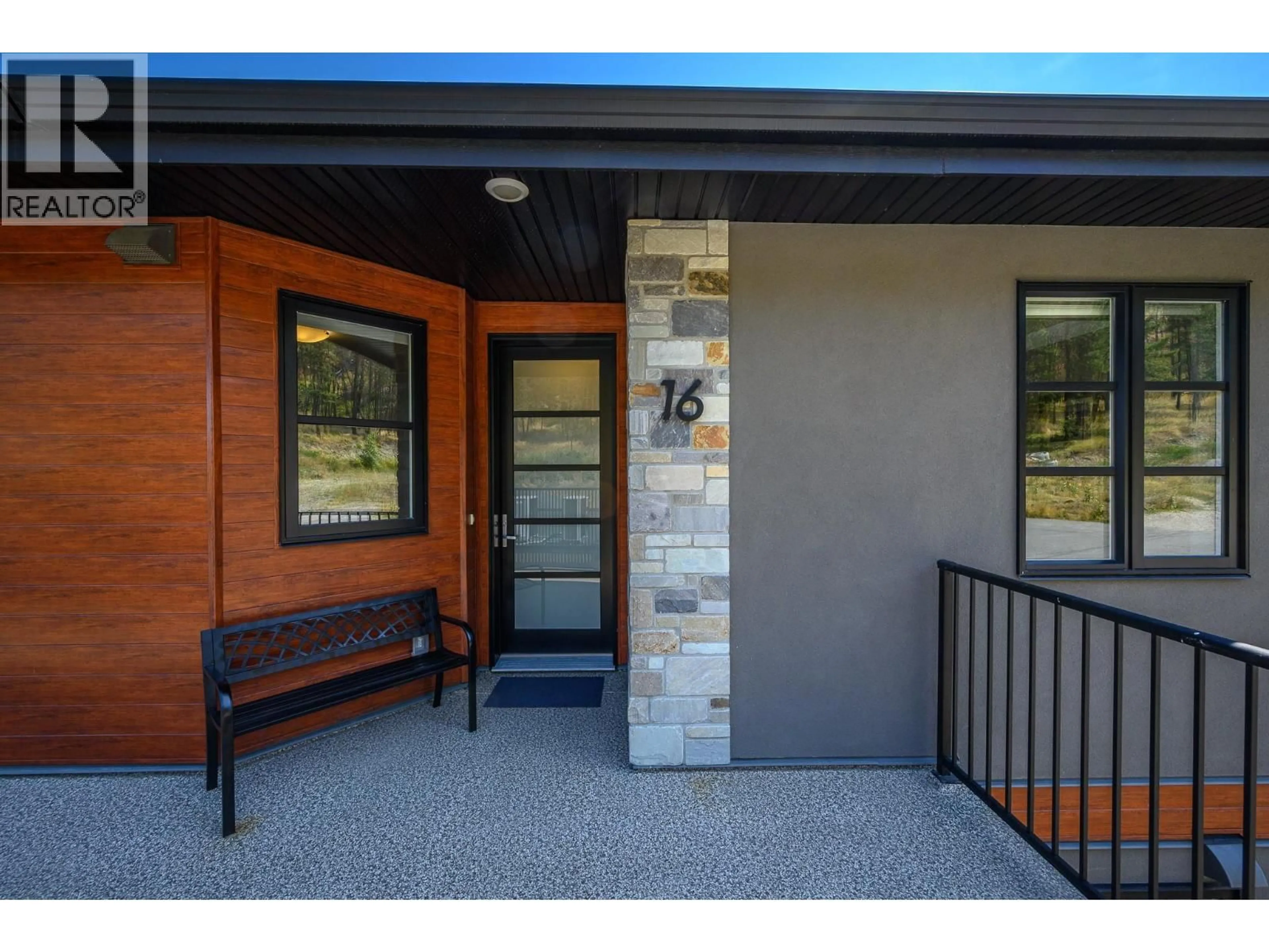 Indoor entryway for 16 - 9700 SANTINA ROAD, Lake Country British Columbia V4V0B1