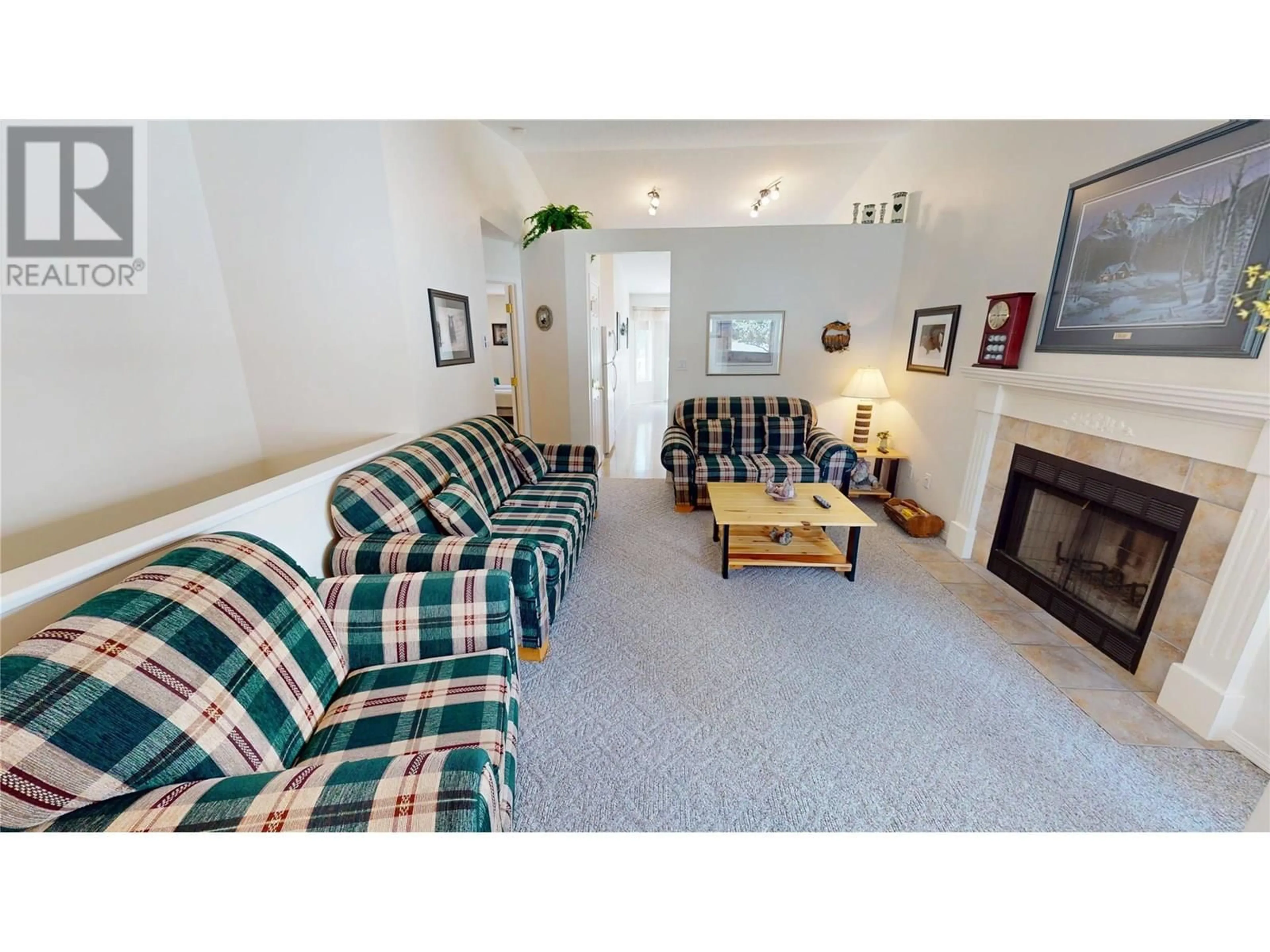 Living room with furniture, carpet floor for 22 - 7515 COLUMBIA AVENUE, Radium Hot Springs British Columbia V0A1M0