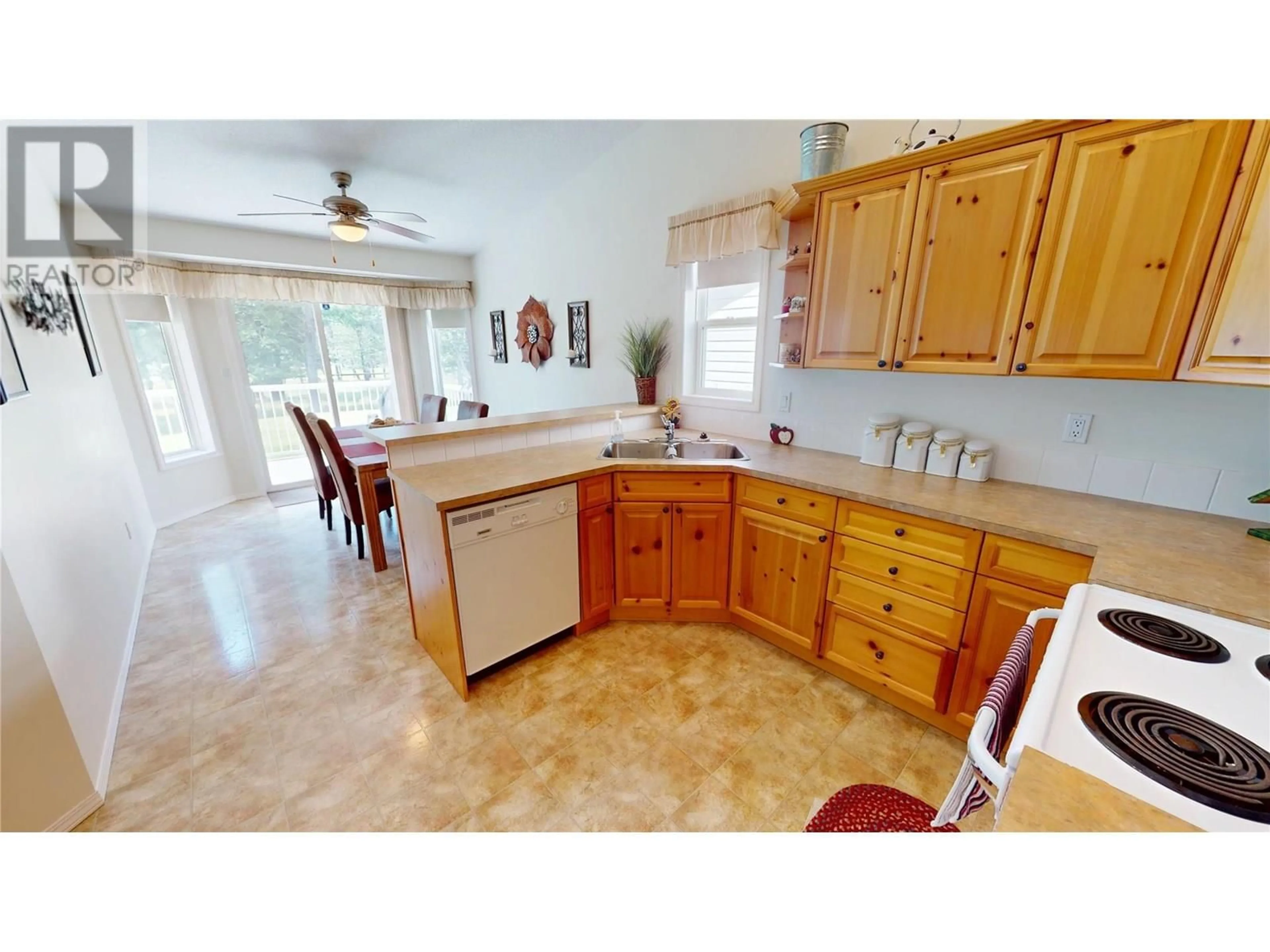 Open concept kitchen, ceramic/tile floor for 22 - 7515 COLUMBIA AVENUE, Radium Hot Springs British Columbia V0A1M0