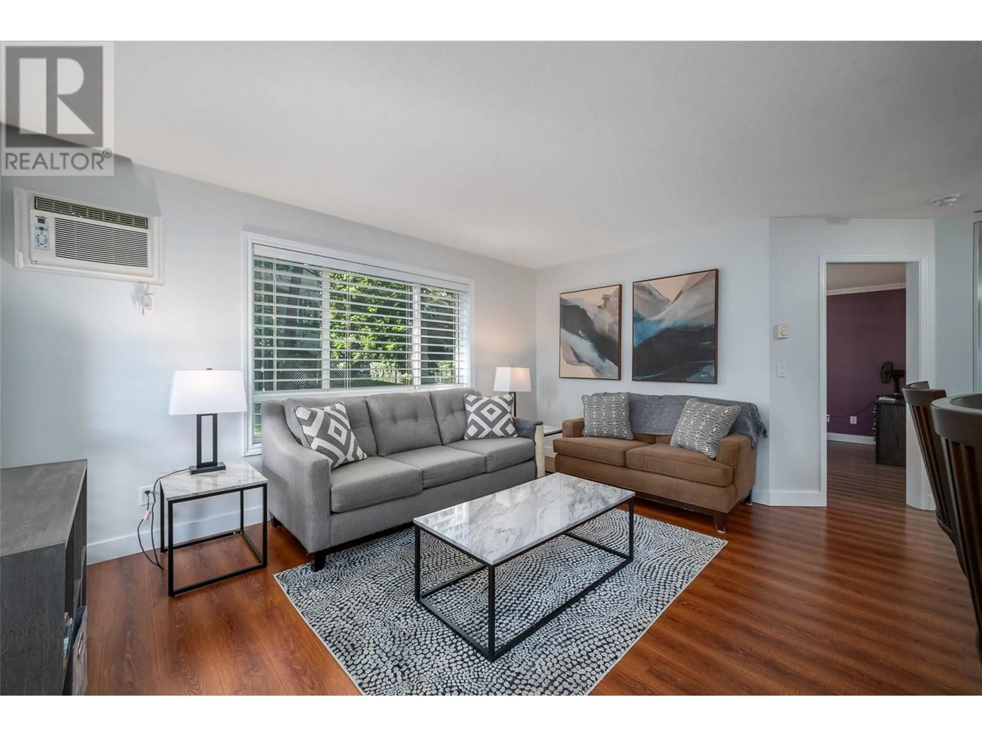 Living room with furniture, wood/laminate floor for 111 - 709 HOUGHTON ROAD, Kelowna British Columbia V1X7J7