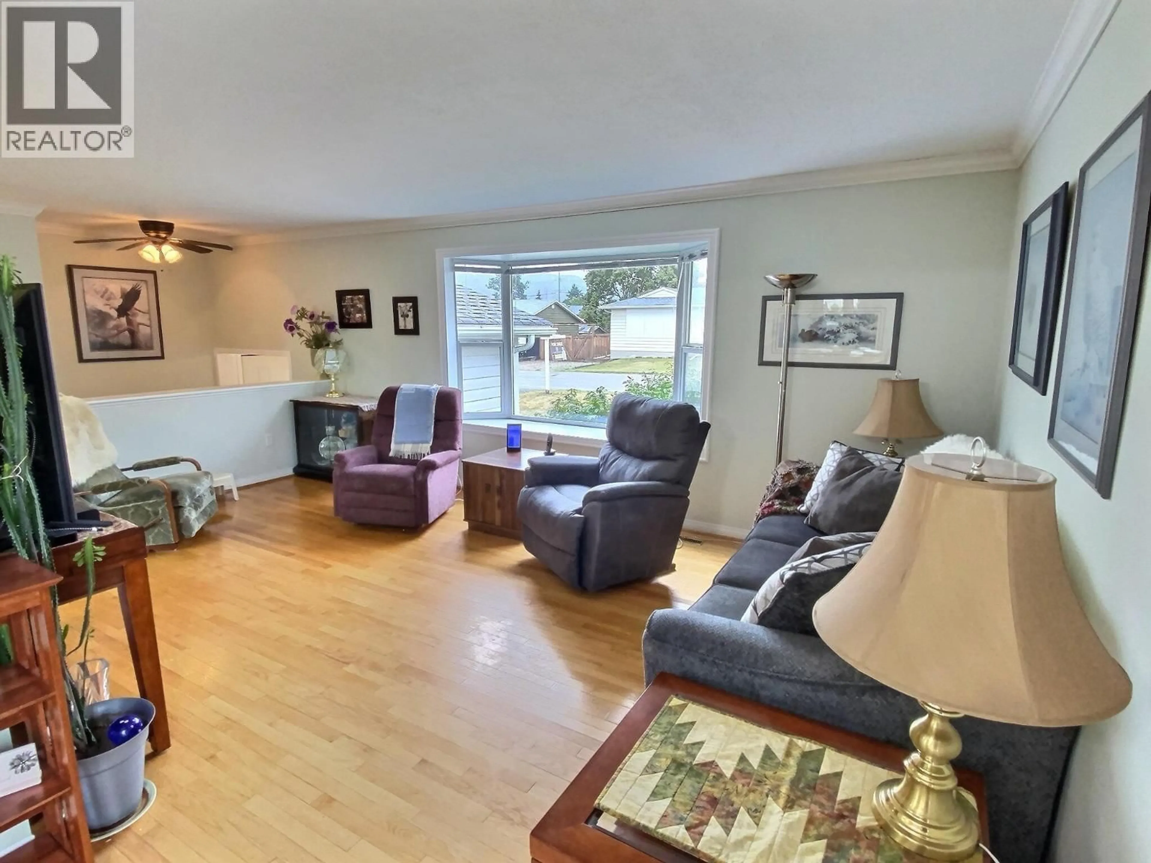 Living room with furniture, wood/laminate floor for 416 LARCH STREET, Chase British Columbia V0E1M0