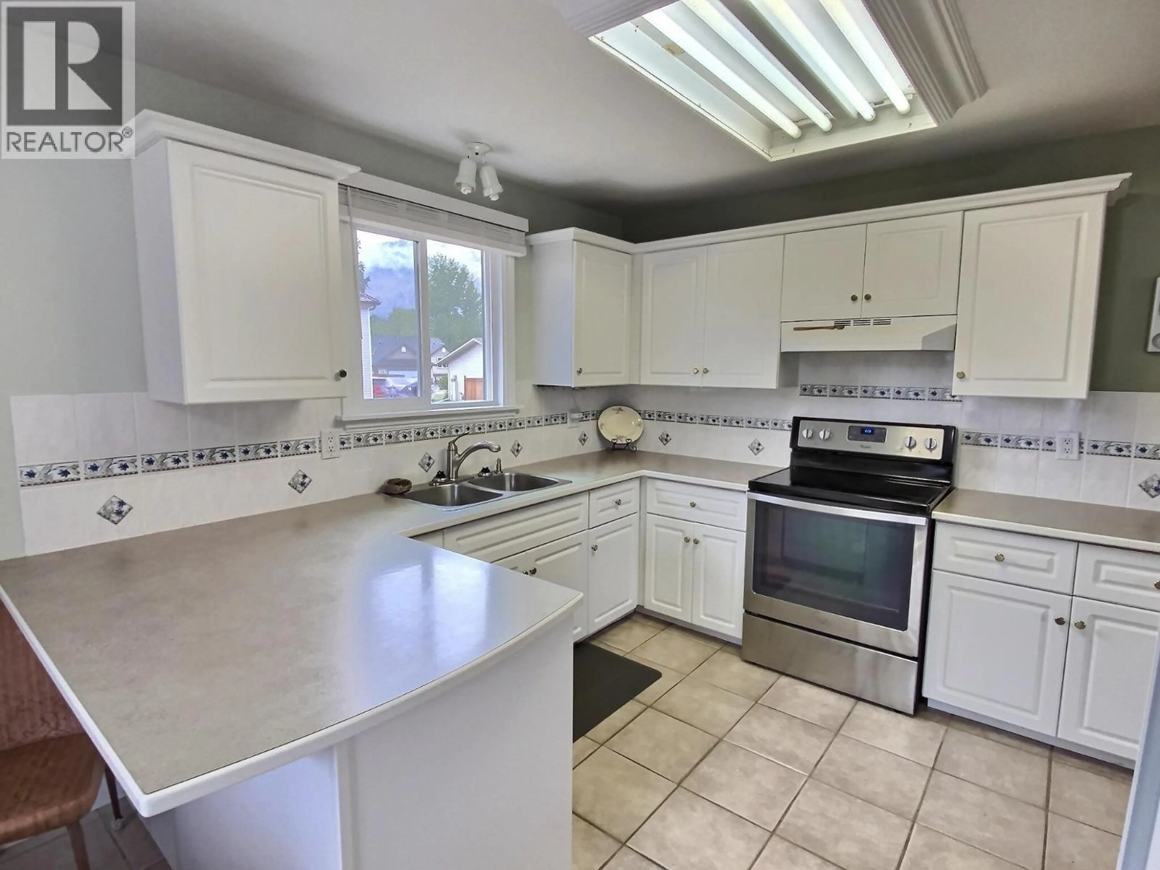 Standard kitchen, ceramic/tile floor for 416 LARCH STREET, Chase British Columbia V0E1M0