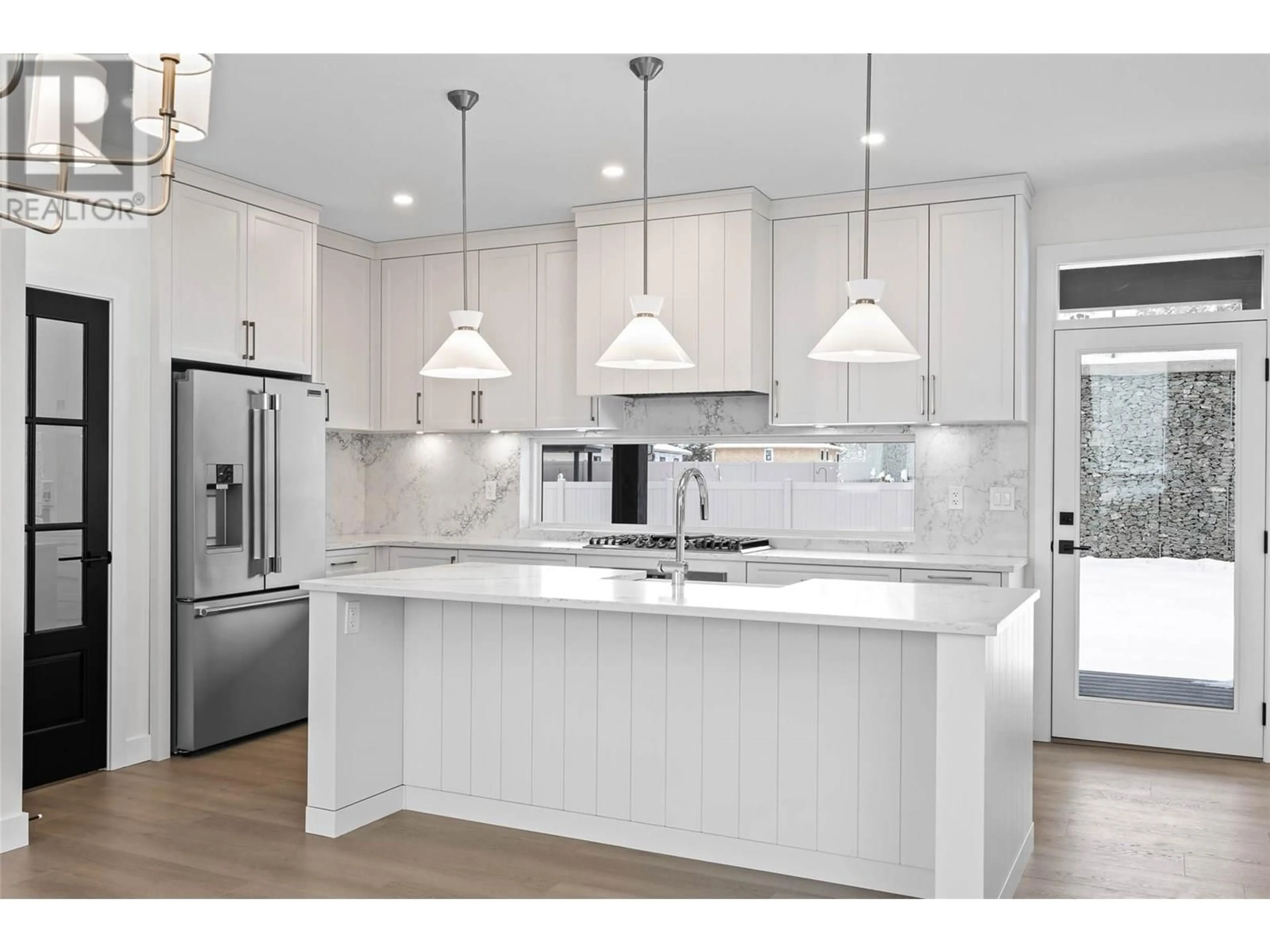 Contemporary kitchen, unknown for 1294 BRECHIN PLACE, Kamloops British Columbia V1S0G3