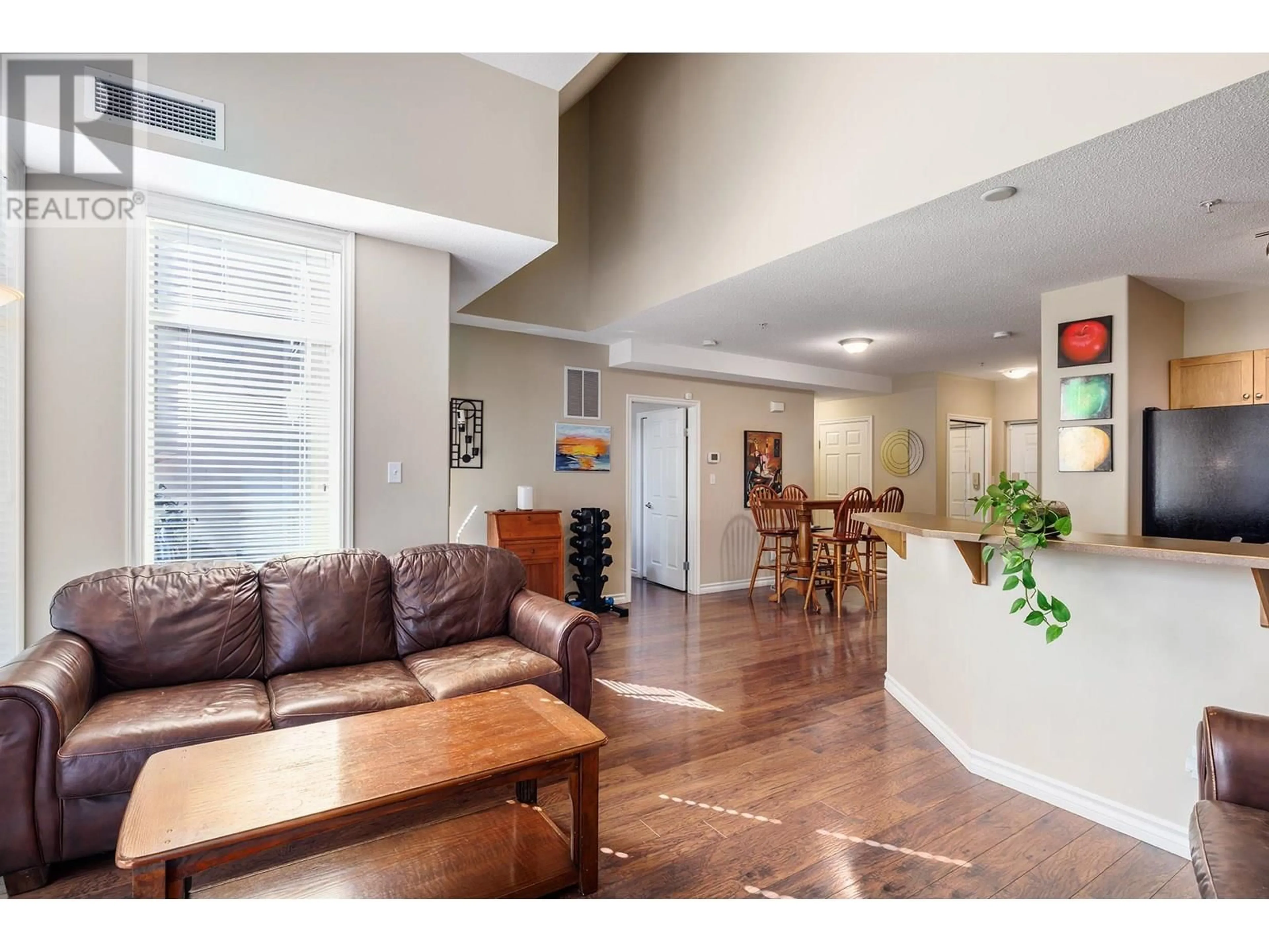 Unknown for 102 - 1128 SUNSET DRIVE, Kelowna British Columbia V1Y9W1