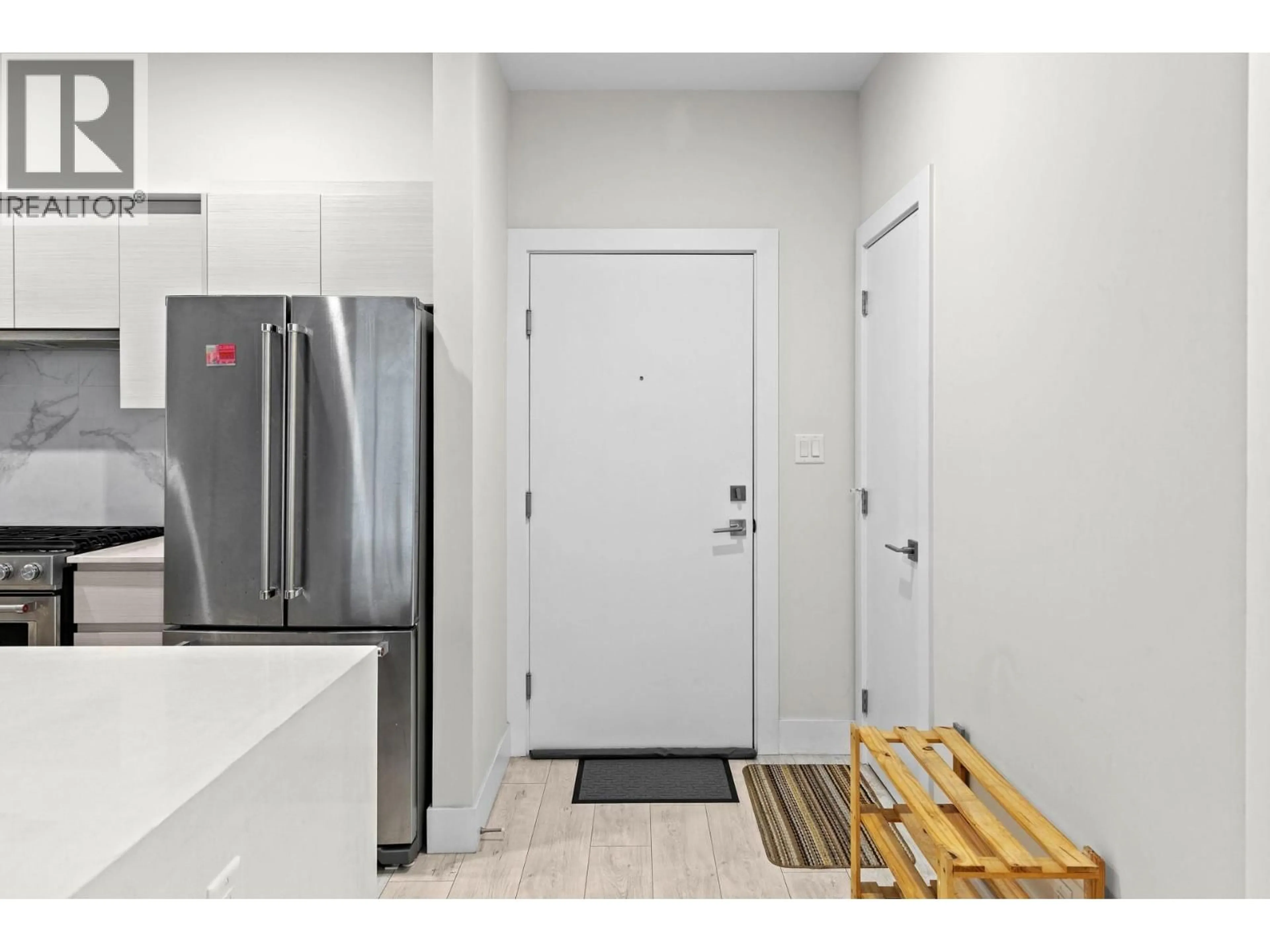 Indoor entryway for 311 - 1925 ENTERPRISE WAY, Kelowna British Columbia V1Y0J8