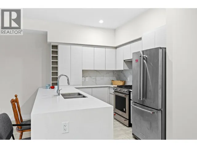 311 - 1925 ENTERPRISE WAY, Kelowna 3