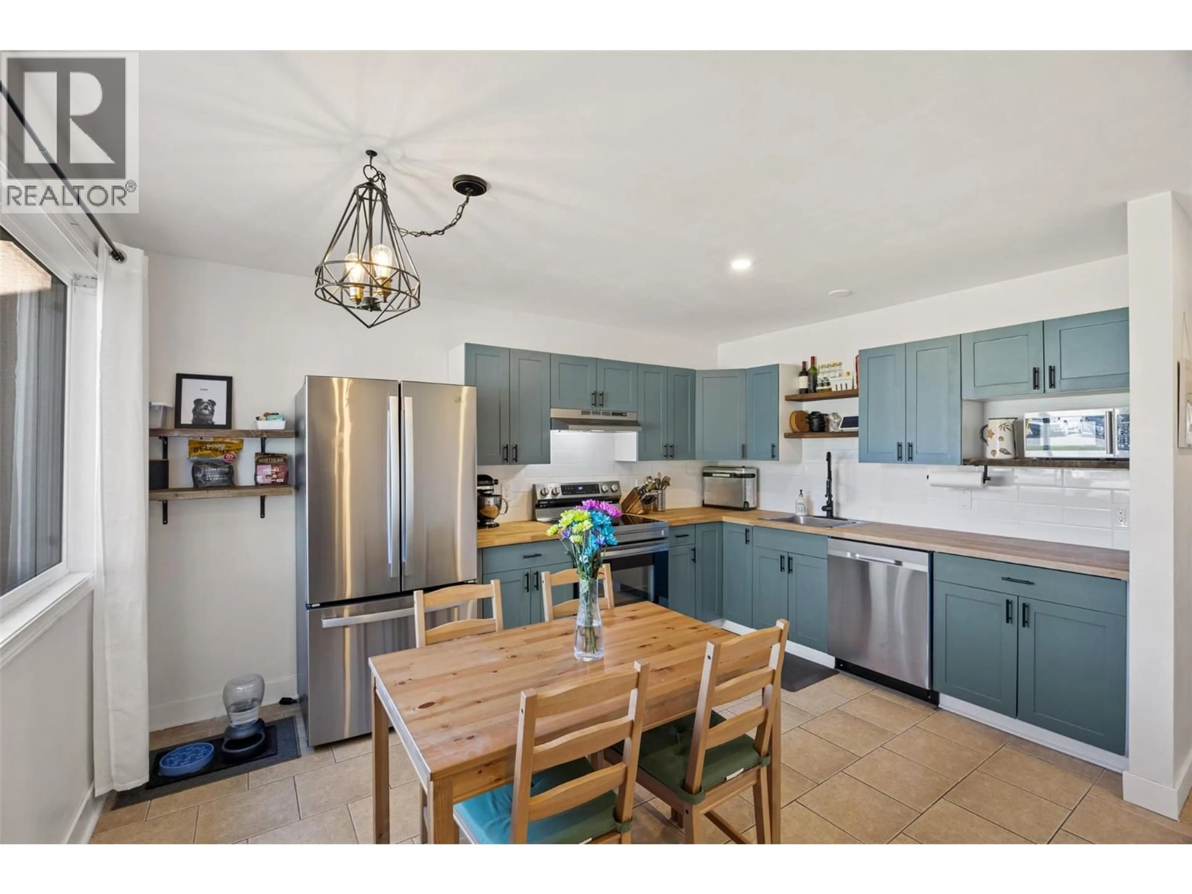 Open concept kitchen, unknown for 4 - 1697 GREENFIELD AVENUE, Kamloops British Columbia V2B4N5