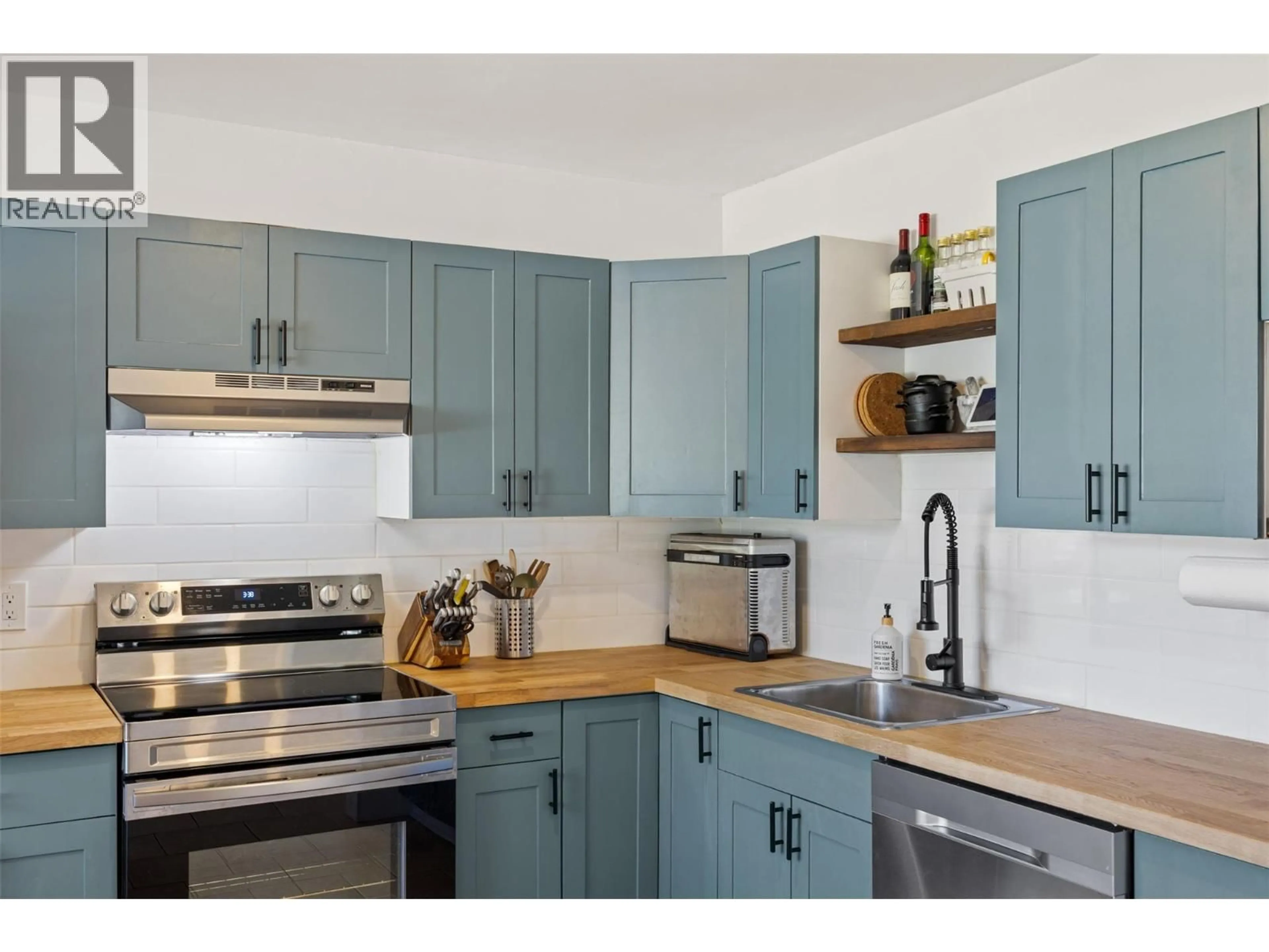 Open concept kitchen, unknown for 4 - 1697 GREENFIELD AVENUE, Kamloops British Columbia V2B4N5