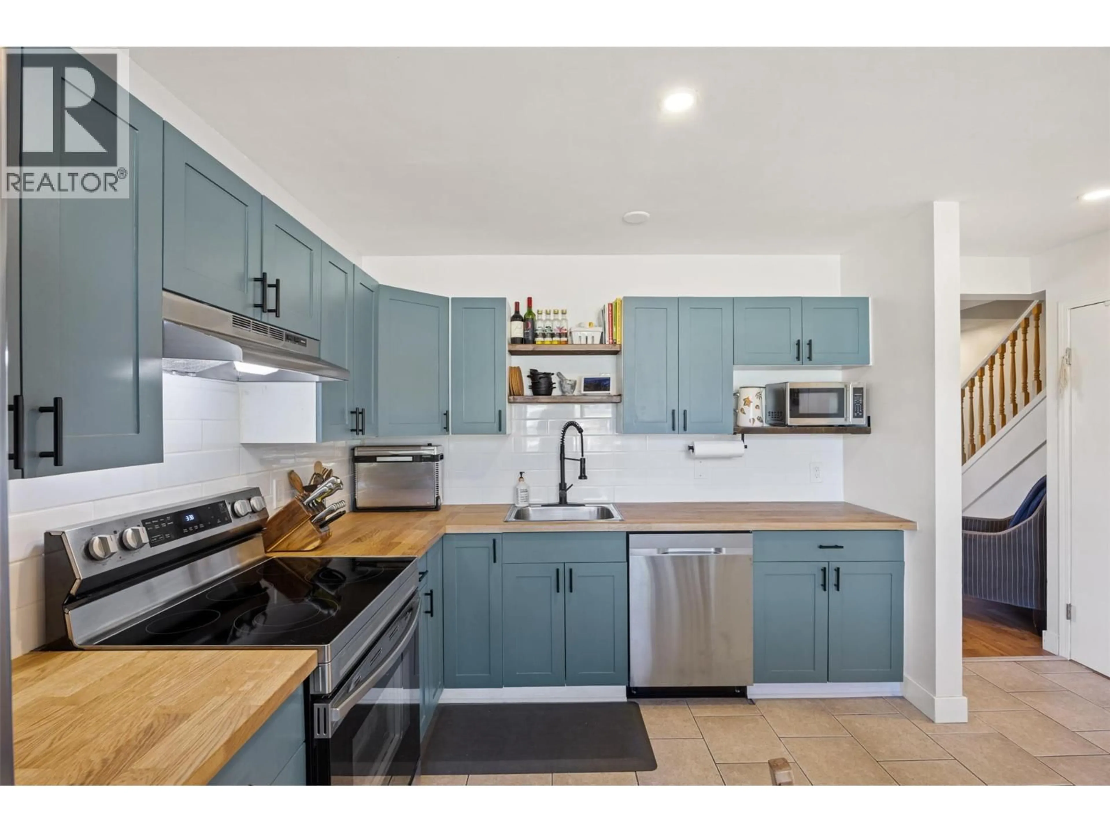 Open concept kitchen, unknown for 4 - 1697 GREENFIELD AVENUE, Kamloops British Columbia V2B4N5