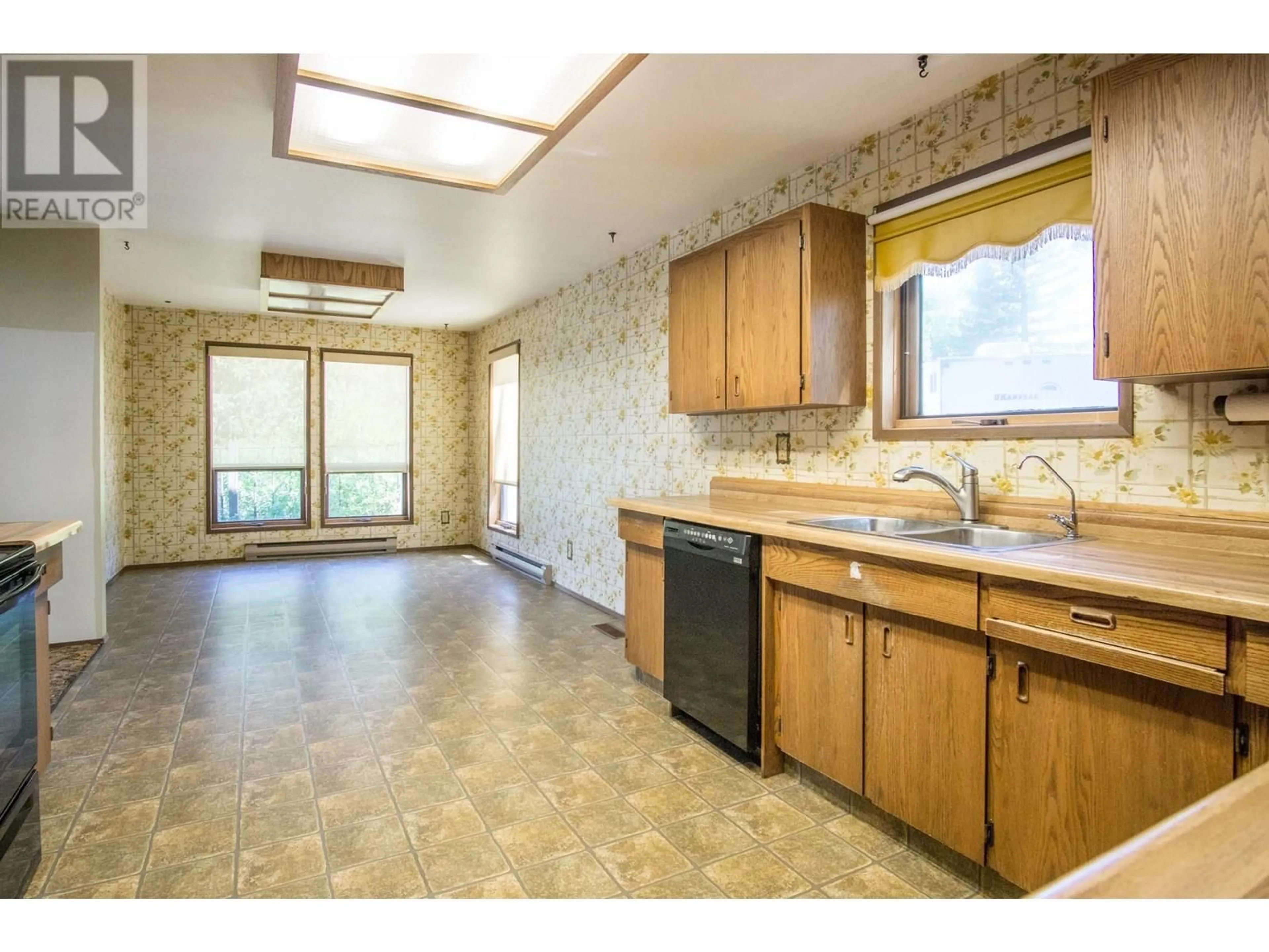 Standard kitchen, unknown for 1049 SWANSEA ROAD, Invermere British Columbia V0A1K3
