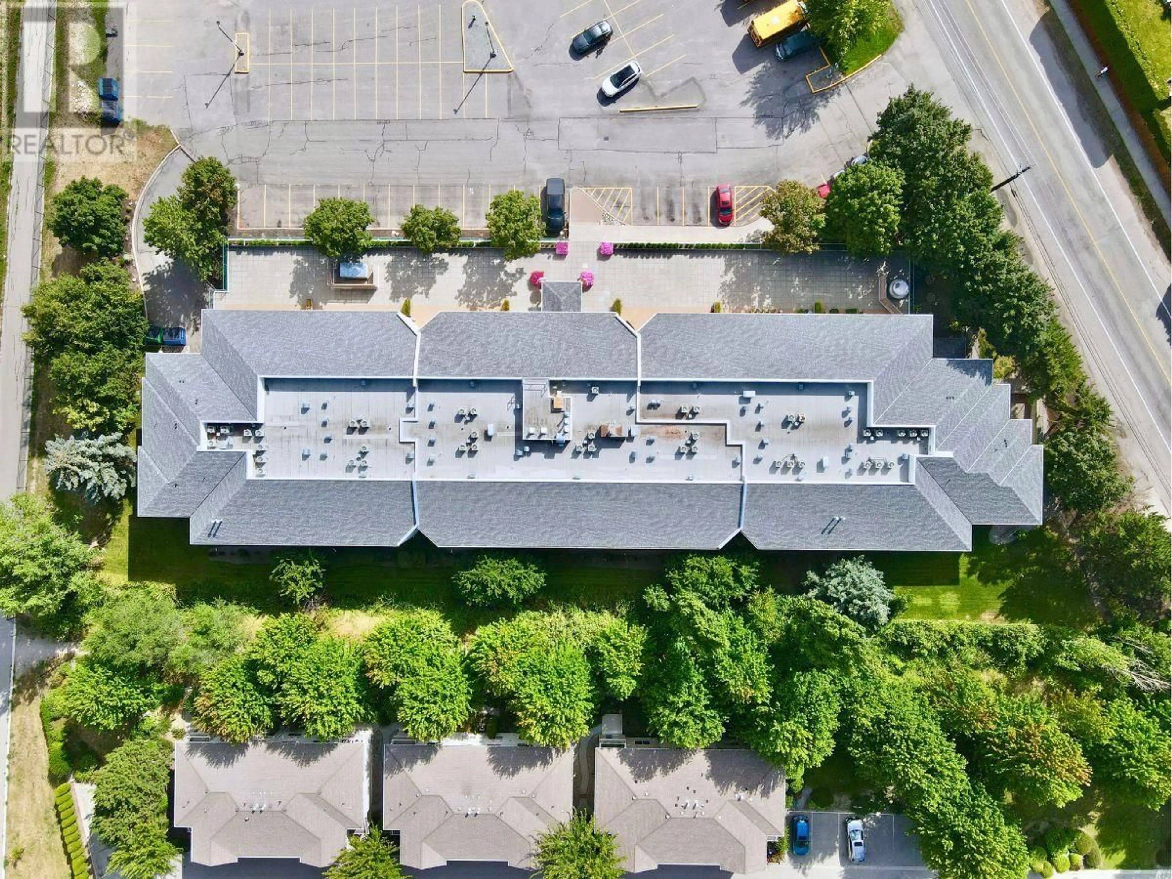 A pic from outside/outdoor area/front of a property/back of a property/a pic from drone, building for 315 - 265 SNOWSELL ROAD, Kelowna British Columbia V1V1V6