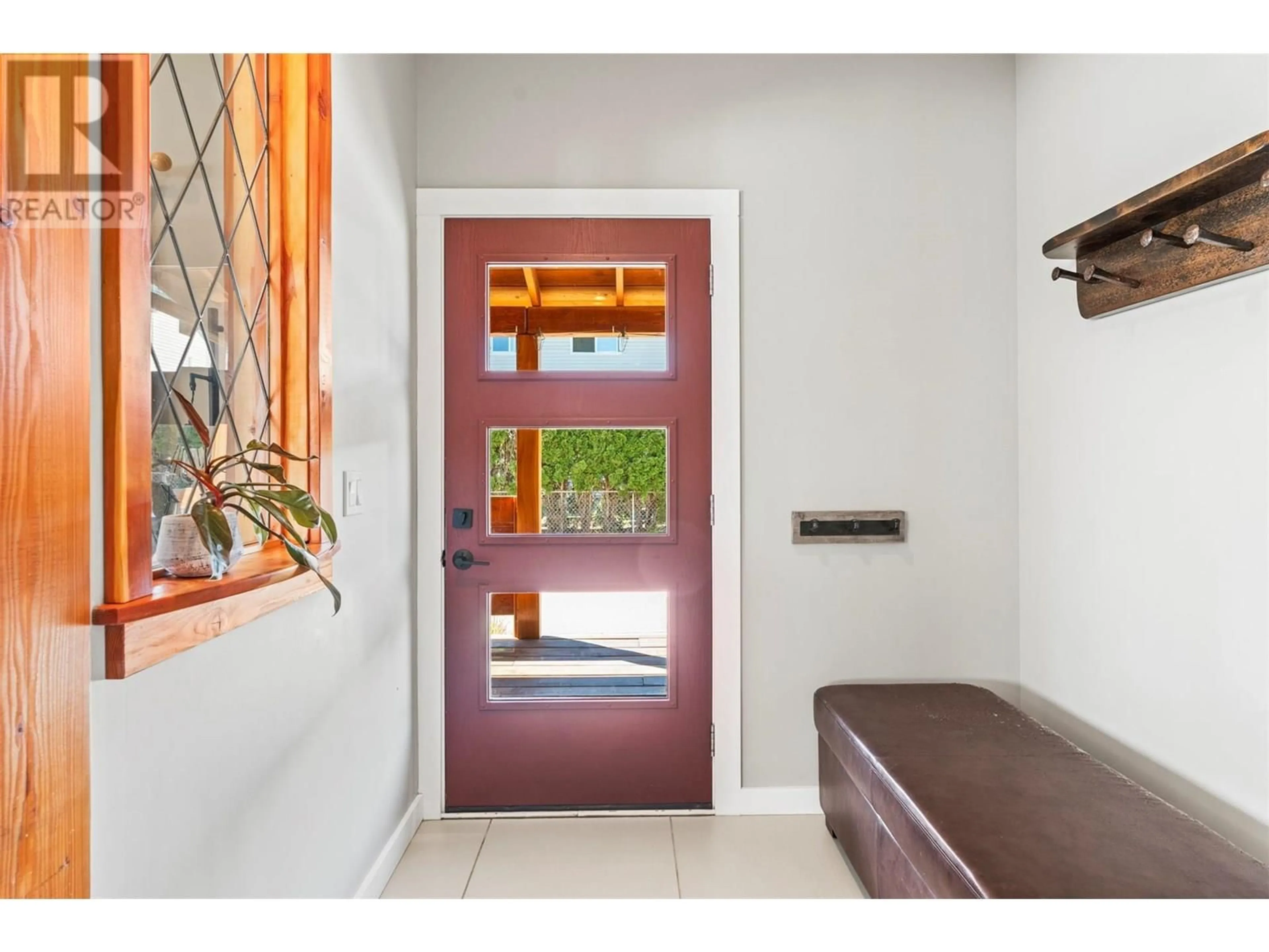 Indoor entryway for 3 - 2650 PLEASANT VALLEY ROAD, Armstrong British Columbia V4Y0J1