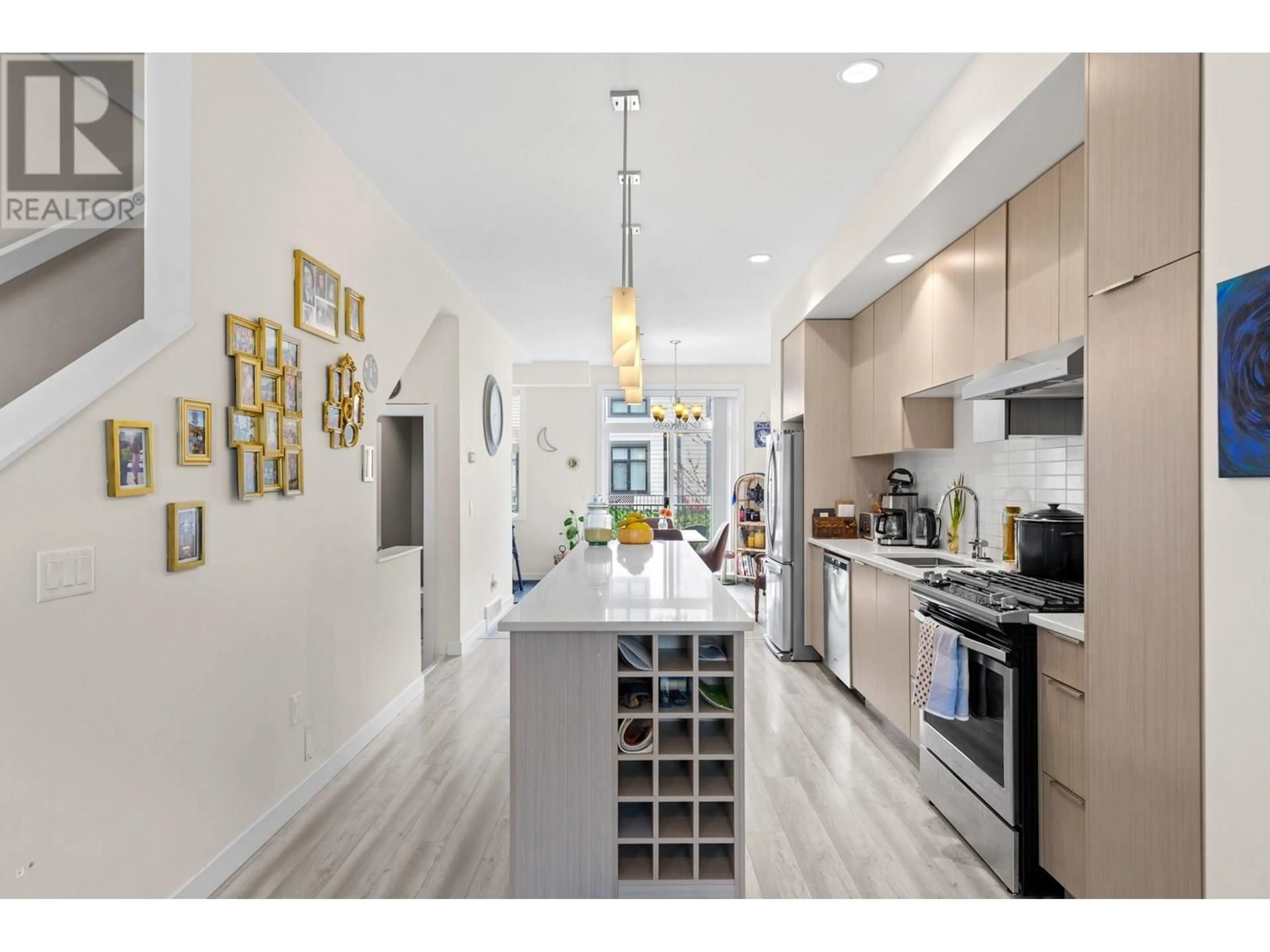 Contemporary kitchen, ceramic/tile floor for 62 - 170 CELANO CRESCENT, Kelowna British Columbia V1V0B6