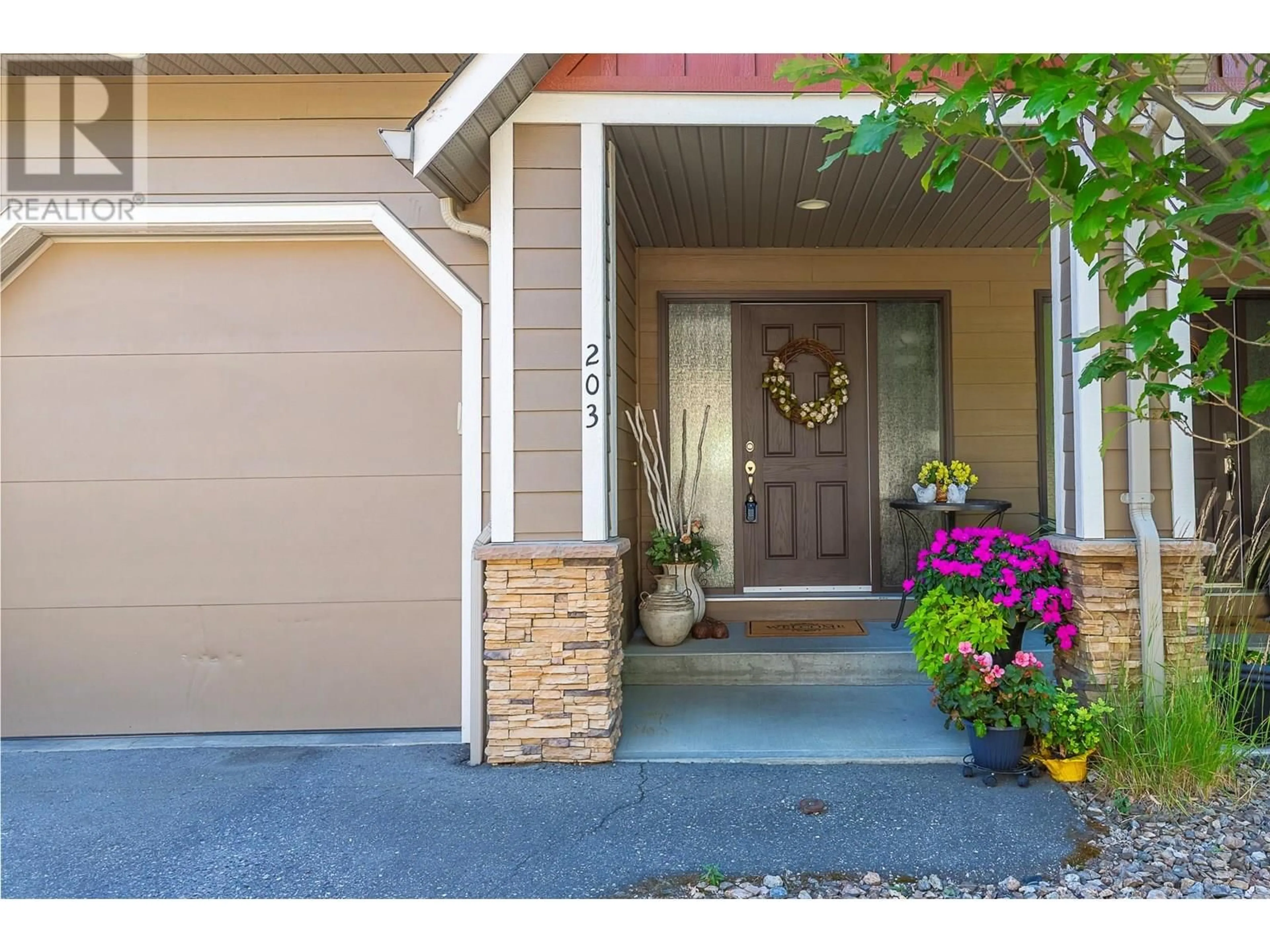 Indoor entryway for 203 - 4900 HERITAGE DRIVE, Vernon British Columbia V1T9X1