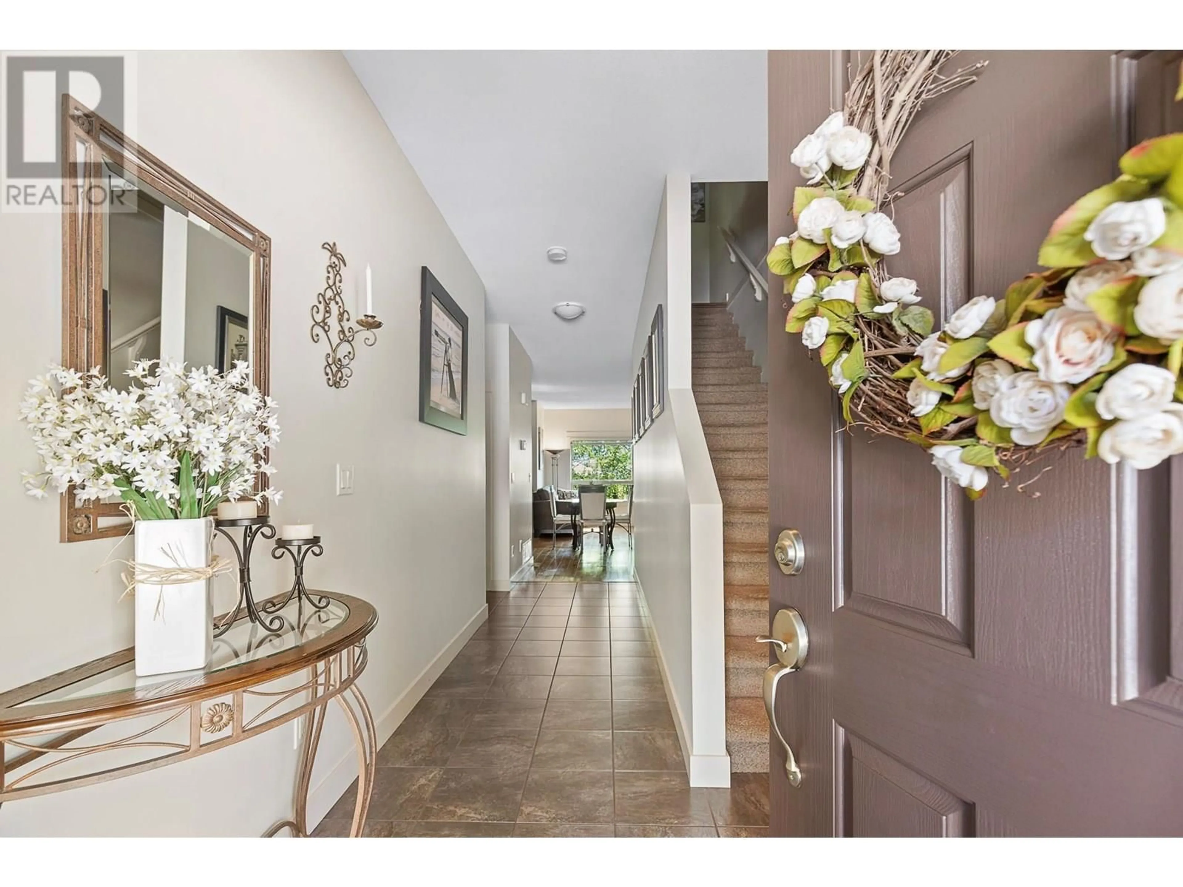 Indoor entryway for 203 - 4900 HERITAGE DRIVE, Vernon British Columbia V1T9X1