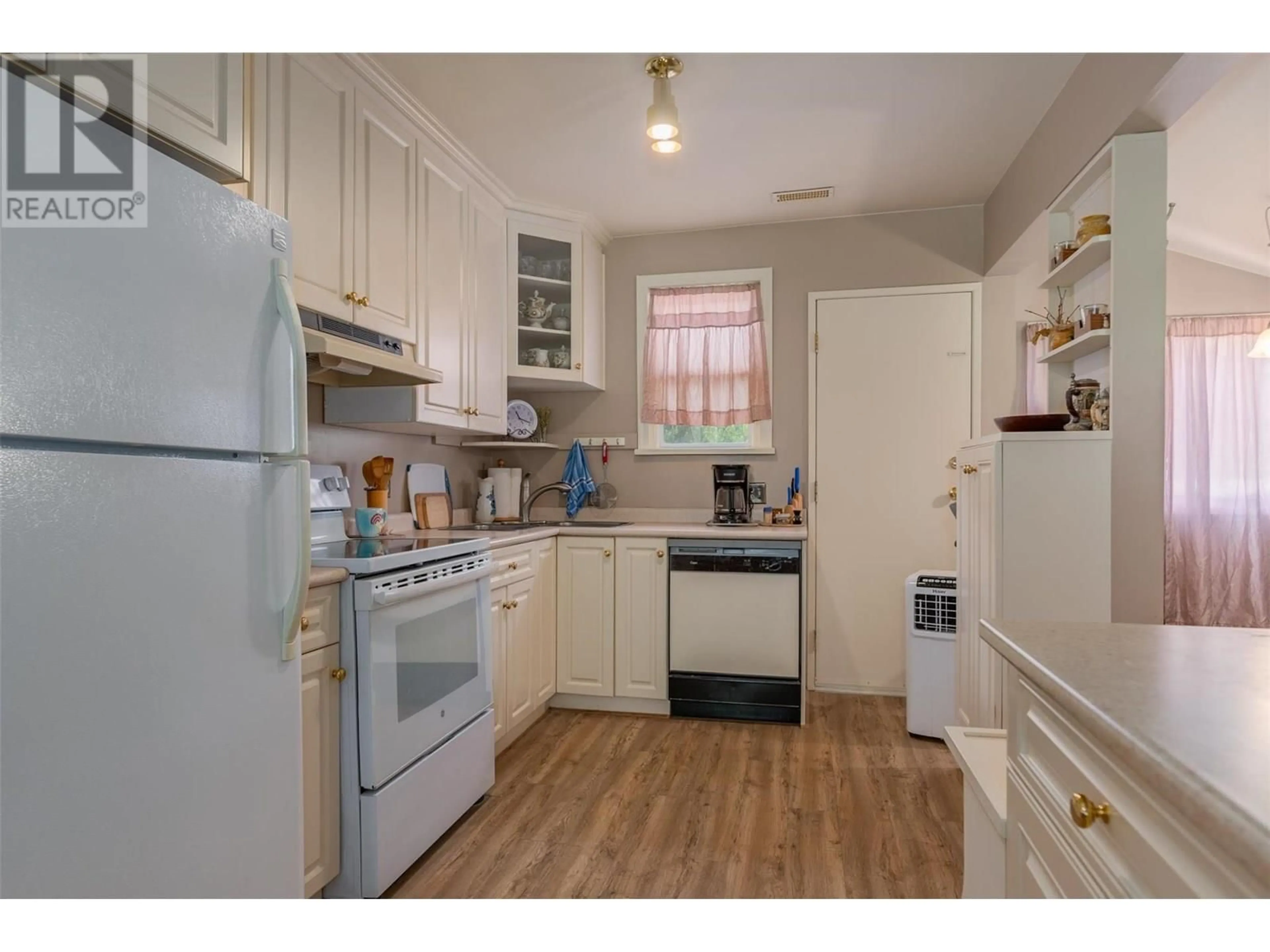 Standard kitchen, unknown for 2068 SIXTH AVENUE, Trail British Columbia V1R3B5