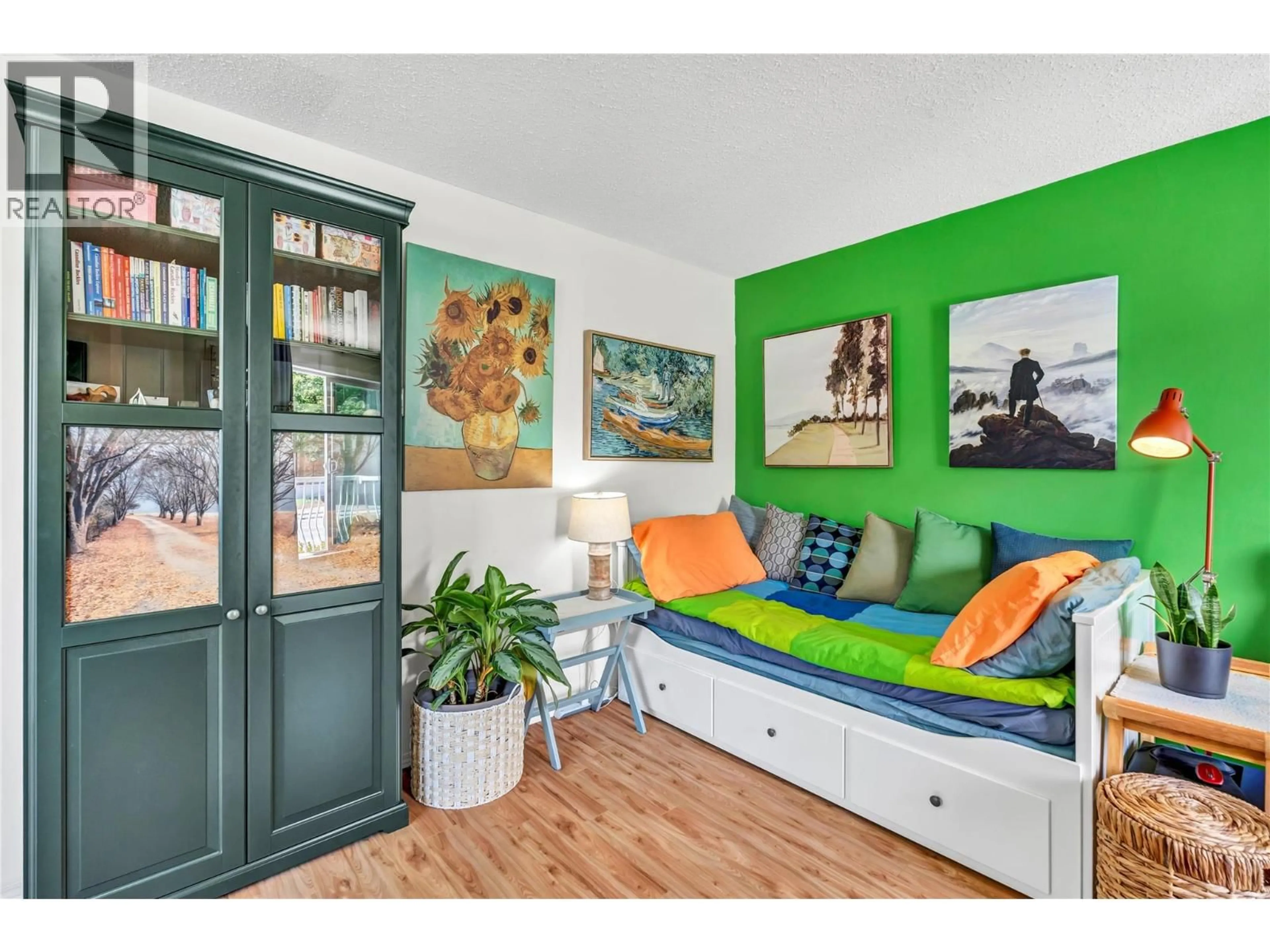 Indoor entryway for 201 - 803 FAIRVIEW ROAD, Penticton British Columbia V2A5Y7