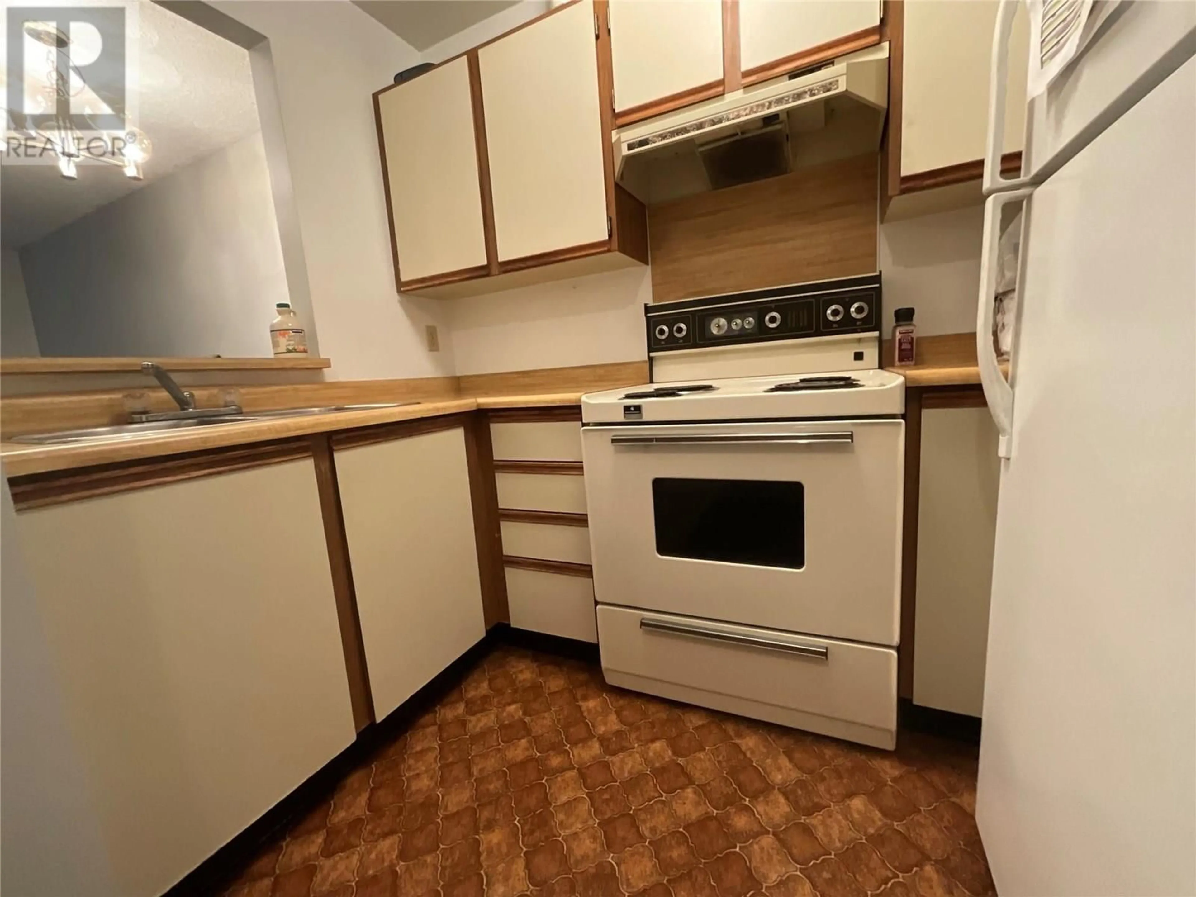 Standard kitchen, unknown for 202 - 195 CHAMBERLAIN CRESCENT, Tumbler Ridge British Columbia V0C2W0