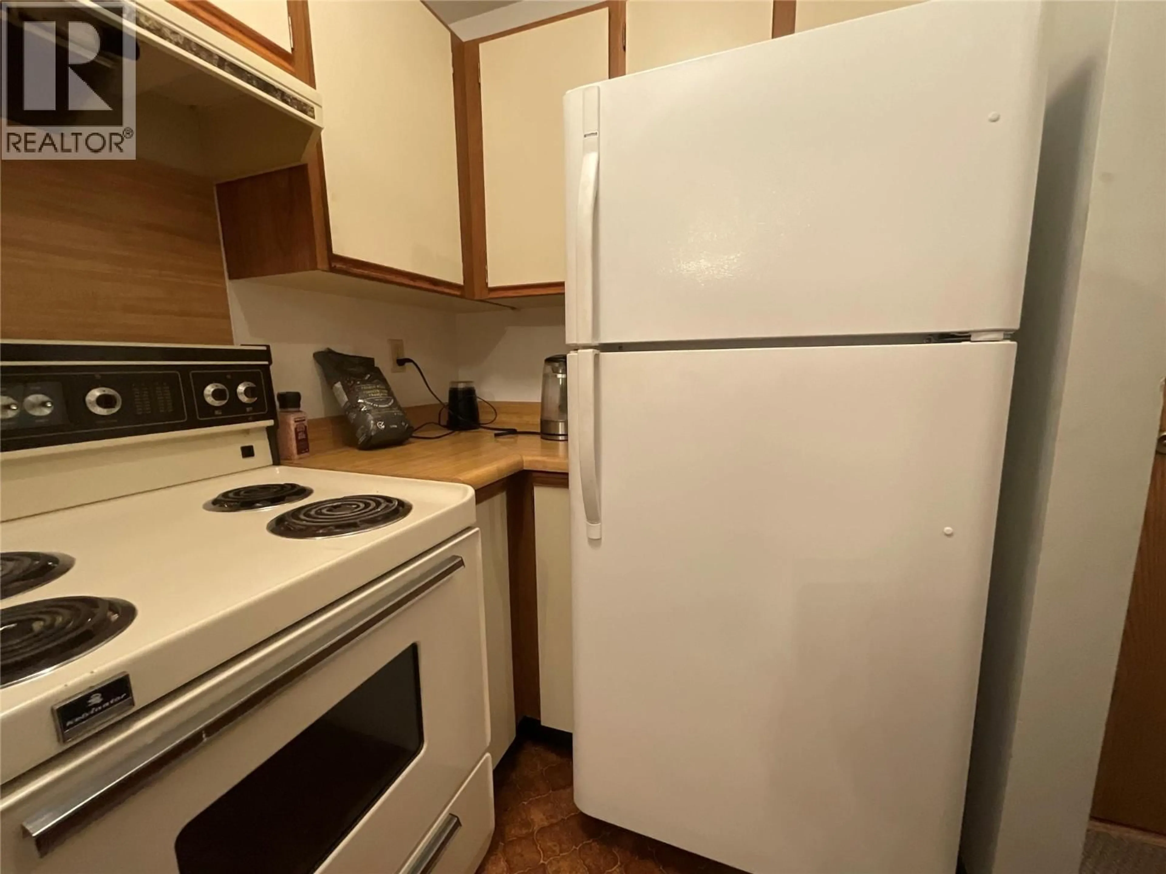 Standard kitchen, unknown for 202 - 195 CHAMBERLAIN CRESCENT, Tumbler Ridge British Columbia V0C2W0