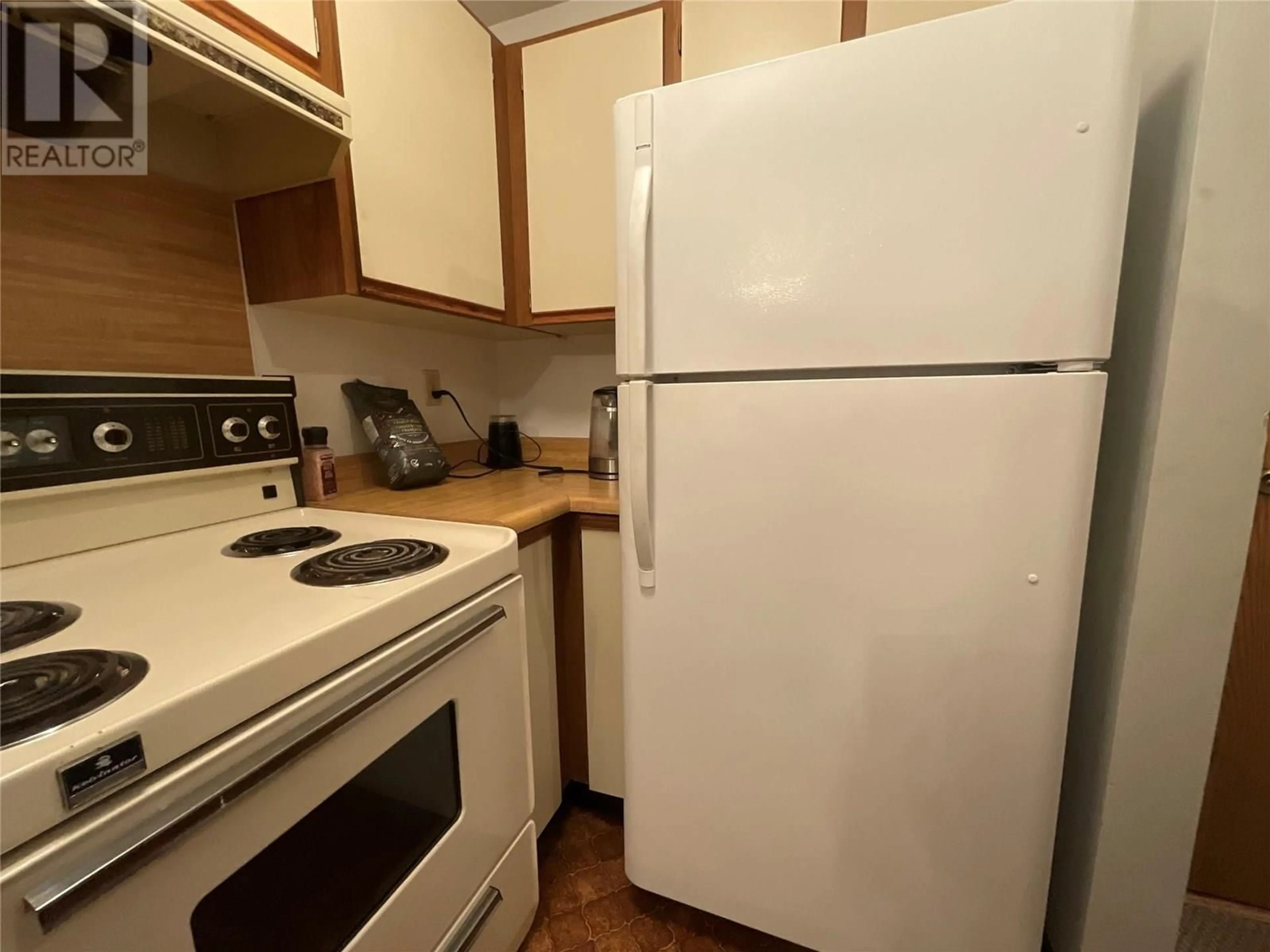 Standard kitchen, unknown for 202 - 195 CHAMBERLAIN CRESCENT, Tumbler Ridge British Columbia V0C2W0
