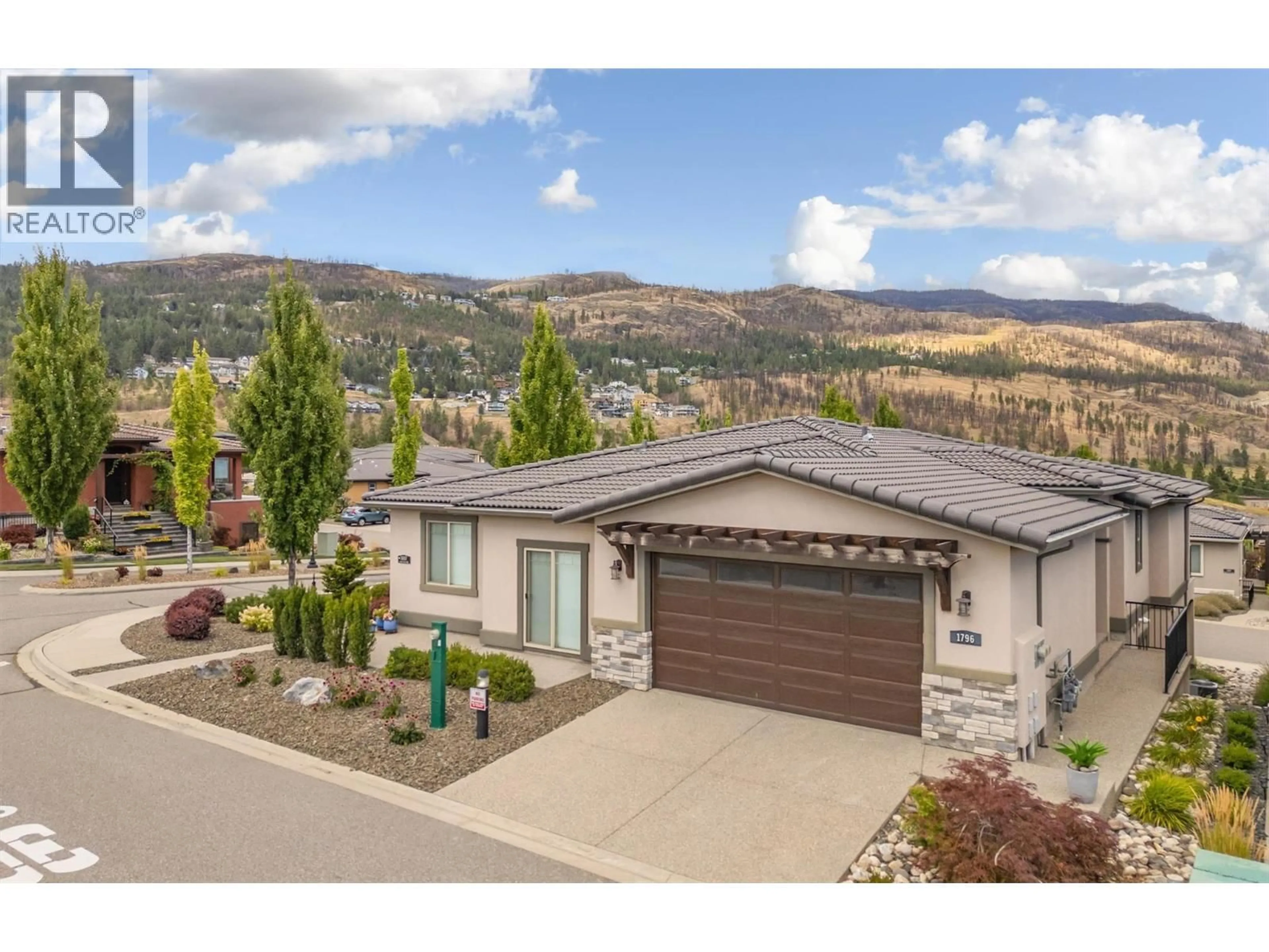A pic from outside/outdoor area/front of a property/back of a property/a pic from drone, mountain view for 1796 VIEWPOINT DRIVE, Kelowna British Columbia V1Z4E1
