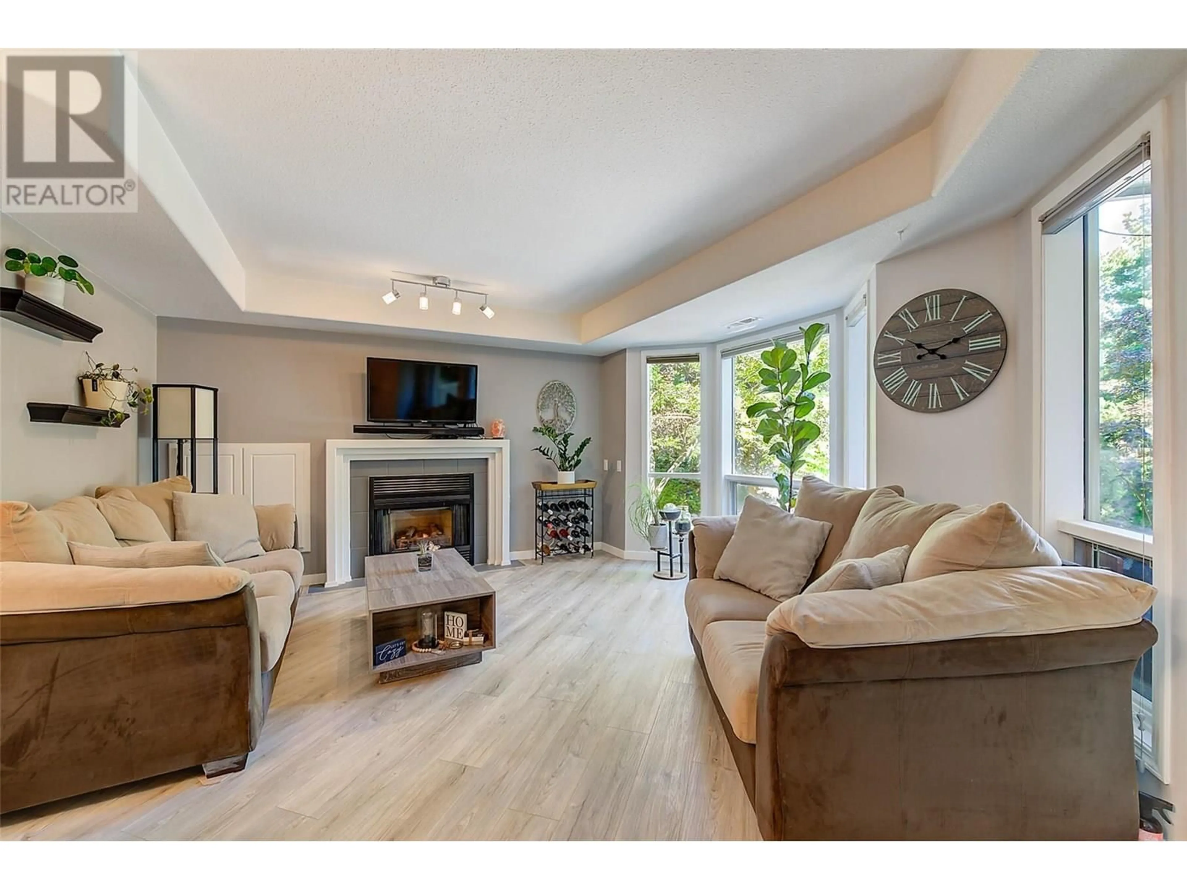 Living room with furniture, unknown for 111 - 980 DILWORTH DRIVE, Kelowna British Columbia V1V1S6
