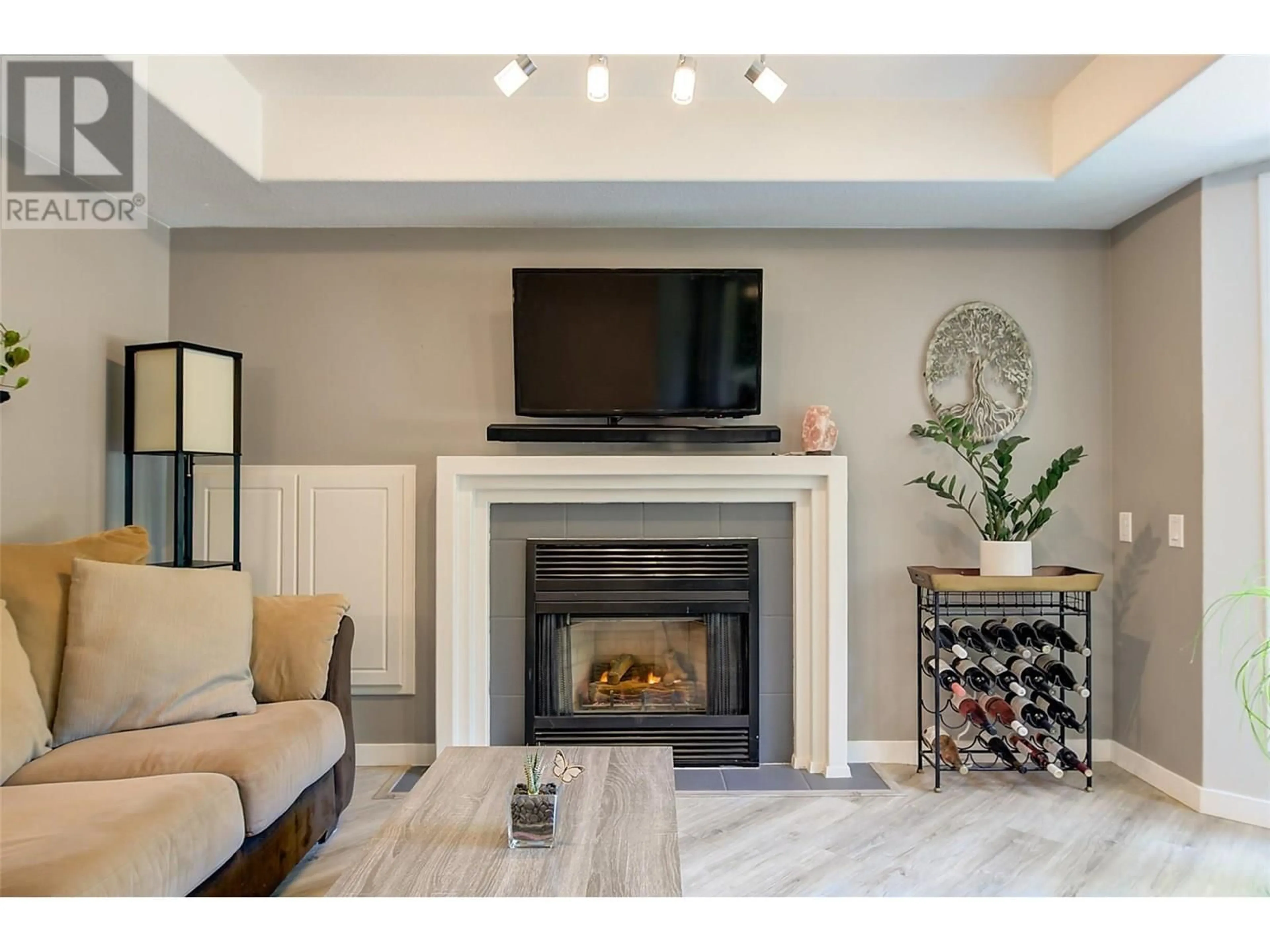 Living room with furniture, unknown for 111 - 980 DILWORTH DRIVE, Kelowna British Columbia V1V1S6
