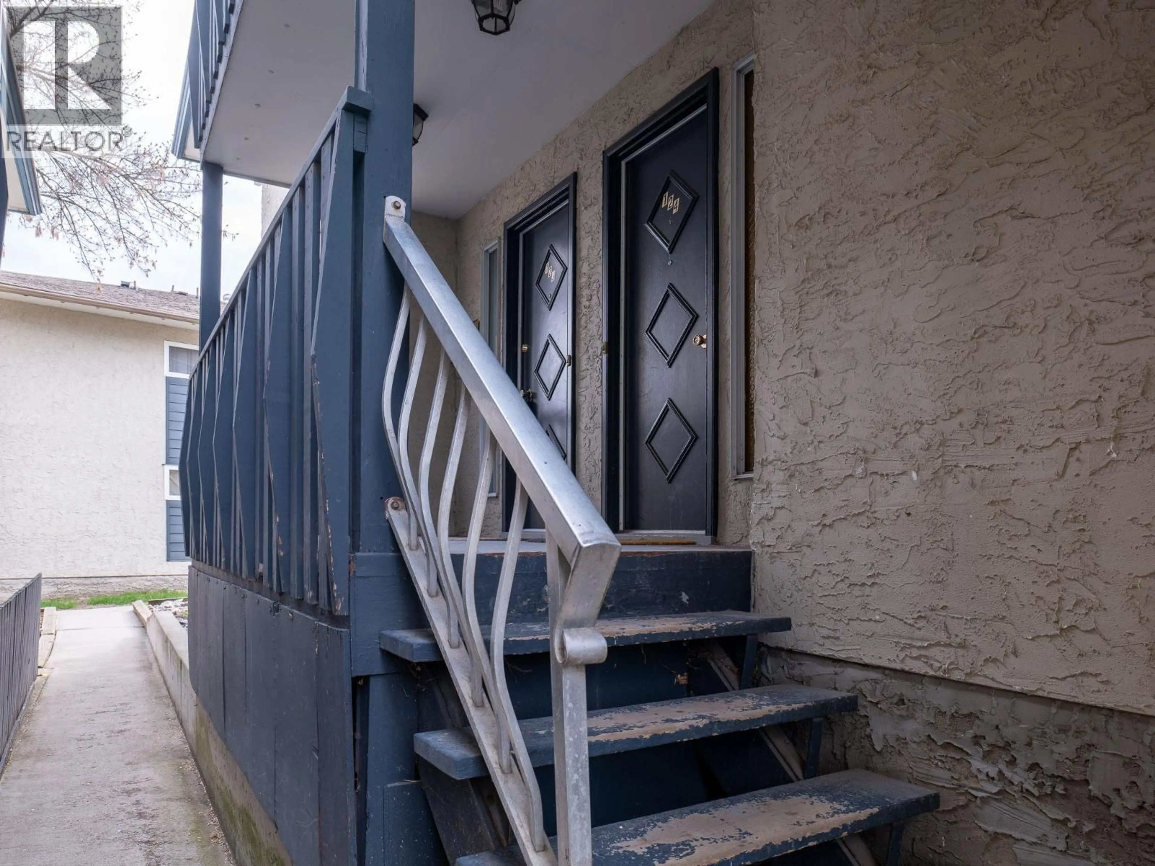 Stairs for 124 - 3505 38 STREET, Vernon British Columbia V1T6X1