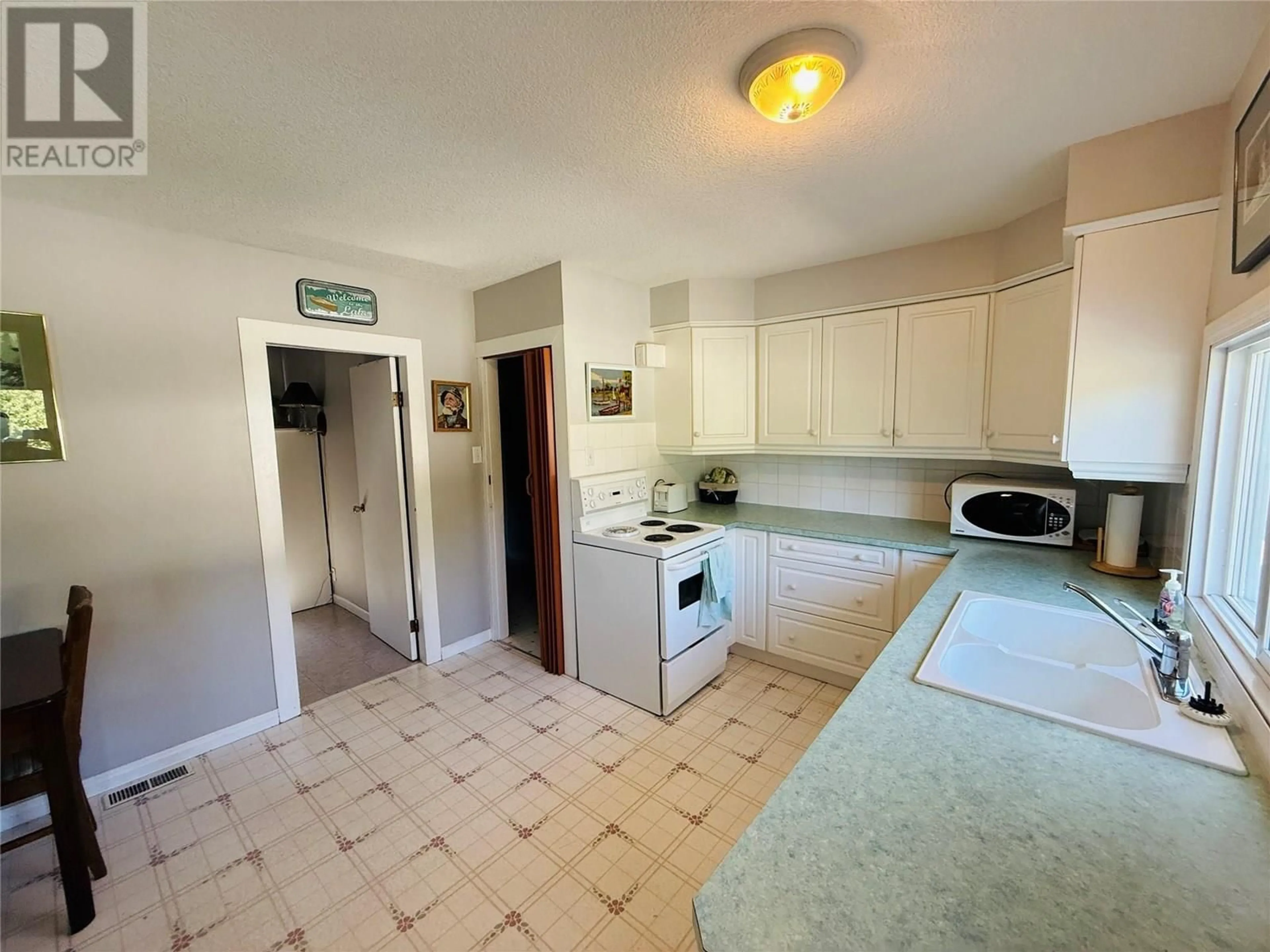 Standard kitchen, unknown for 4688 POPLAR STREET, Windermere British Columbia V0B2L2