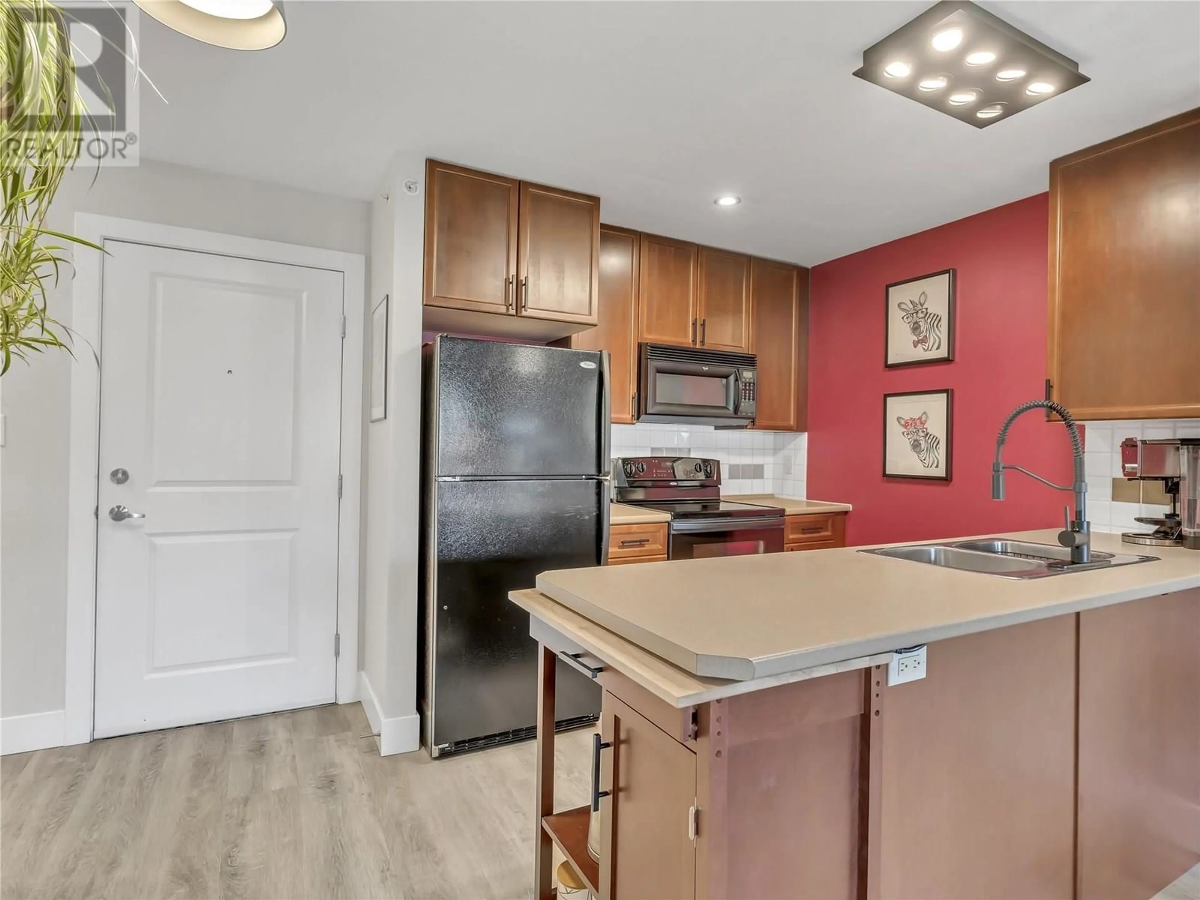 Standard kitchen, unknown for 401 - 256 HASTINGS AVENUE, Penticton British Columbia V2A2V6