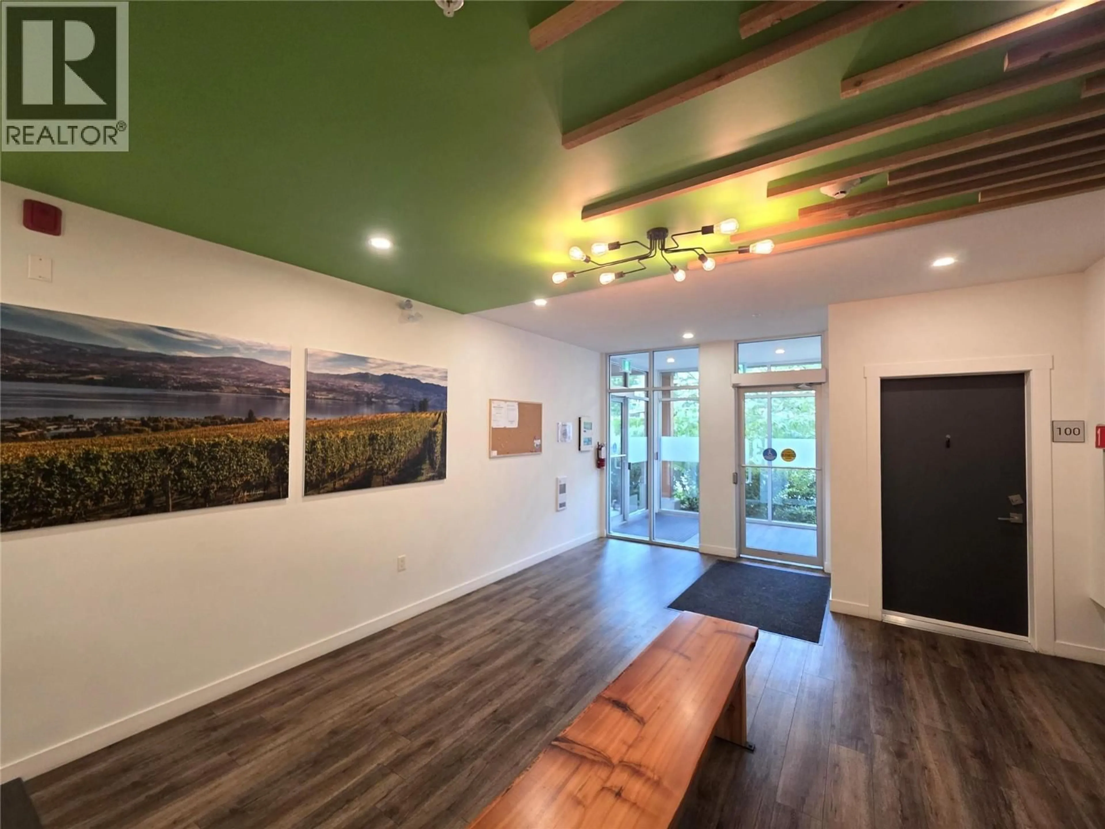 Indoor foyer for 503 - 3638 MISSION SPRINGS DRIVE, Kelowna British Columbia V1W0B3