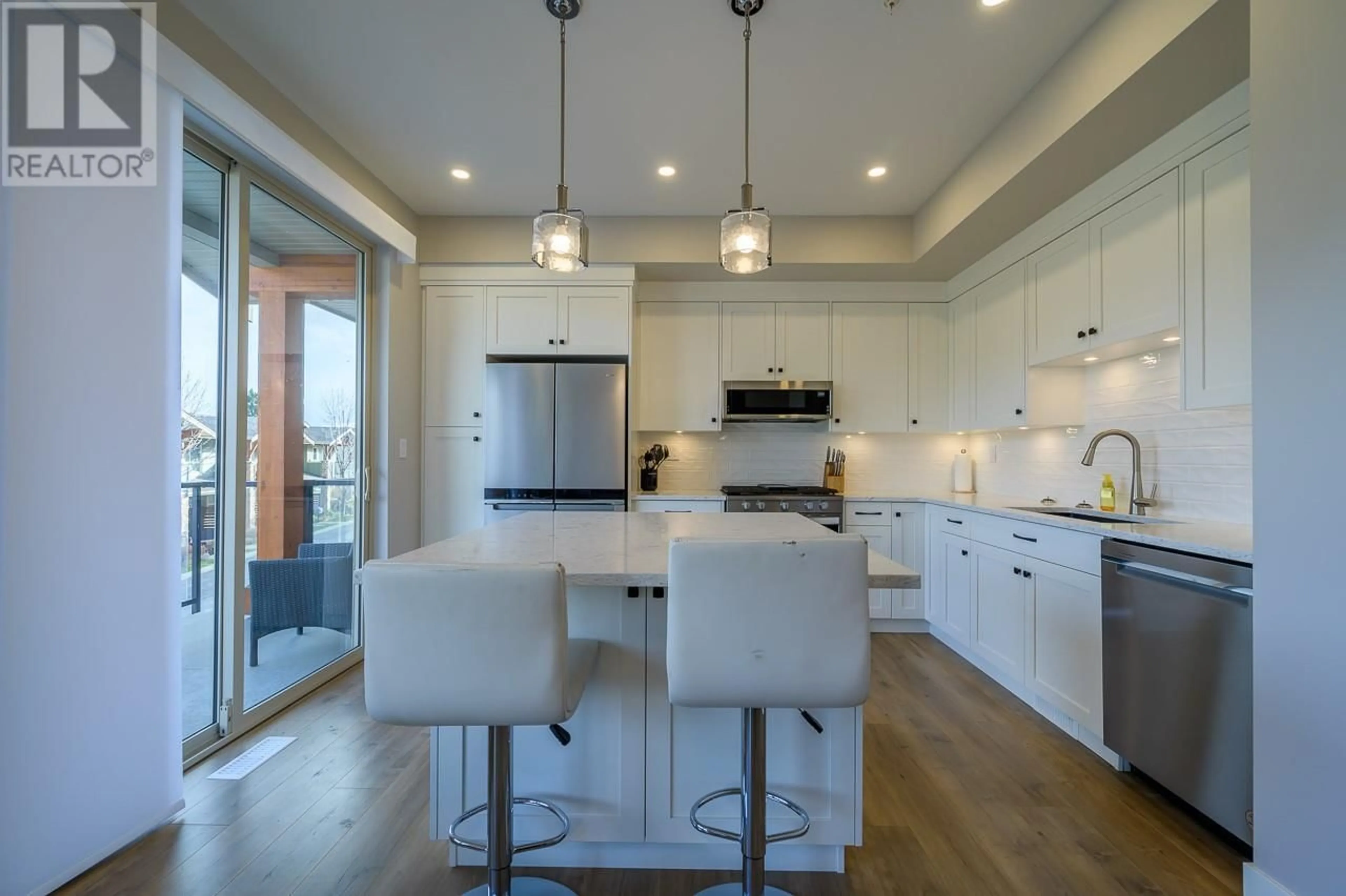 Open concept kitchen, ceramic/tile floor for 43 - 130 COLEBROOK ROAD, Kamloops British Columbia V1S0B4