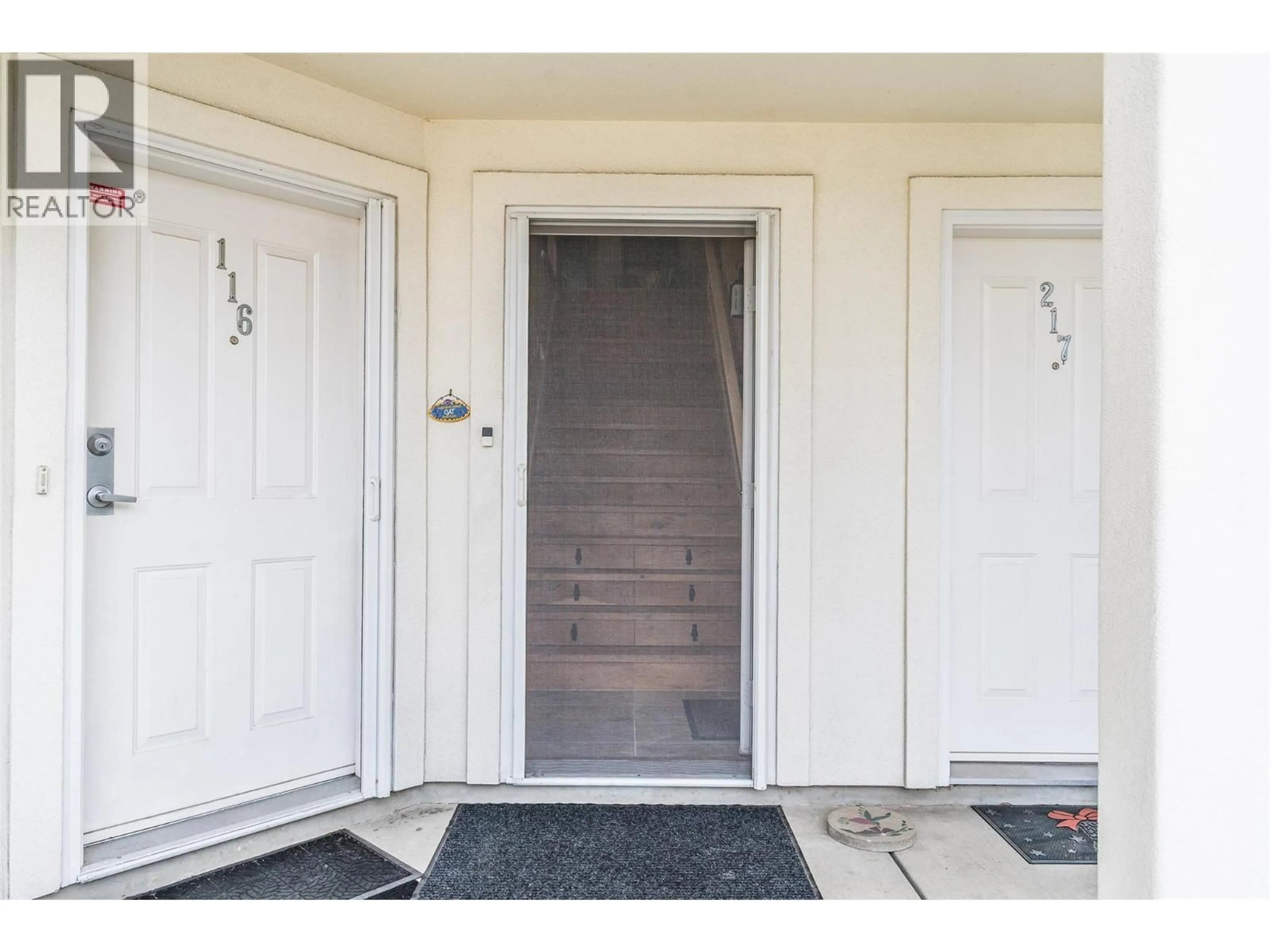 Indoor entryway for 216 - 2350 STILLINGFLEET ROAD, Kelowna British Columbia V1W3X9