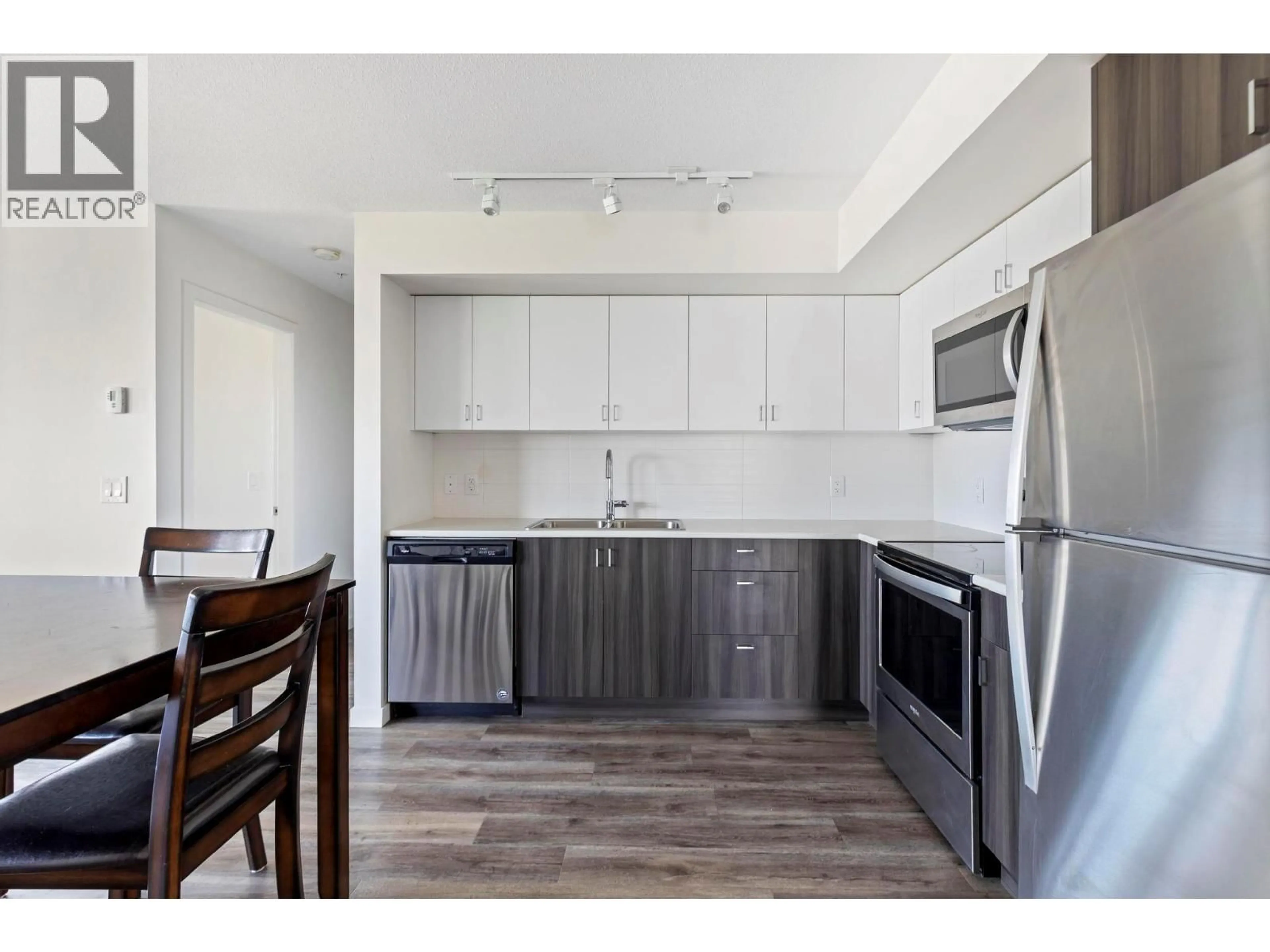 Standard kitchen, wood/laminate floor for 118 - 695 ACADEMY WAY, Kelowna British Columbia V1V0C7