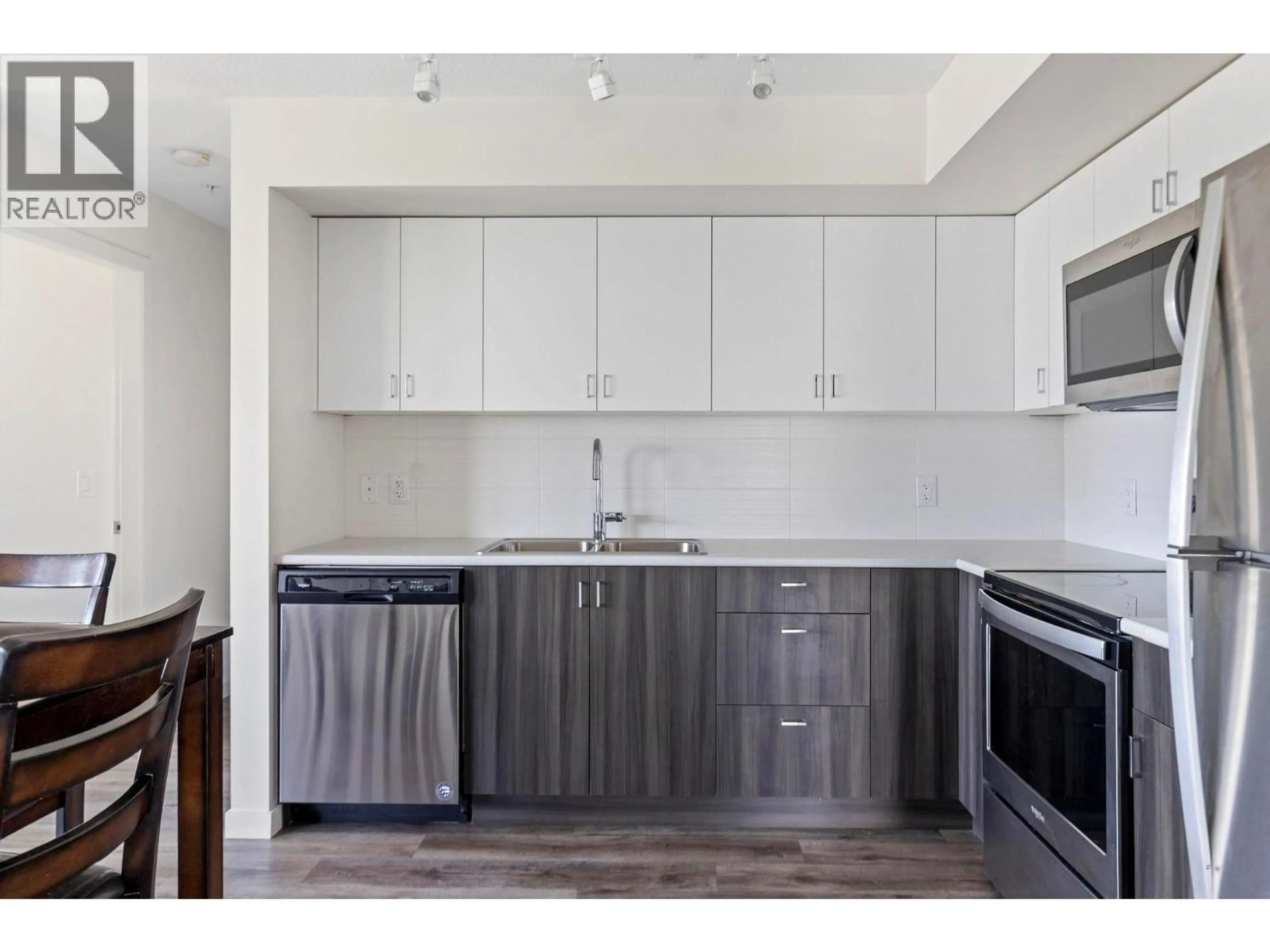 Standard kitchen, unknown for 118 - 695 ACADEMY WAY, Kelowna British Columbia V1V0C7
