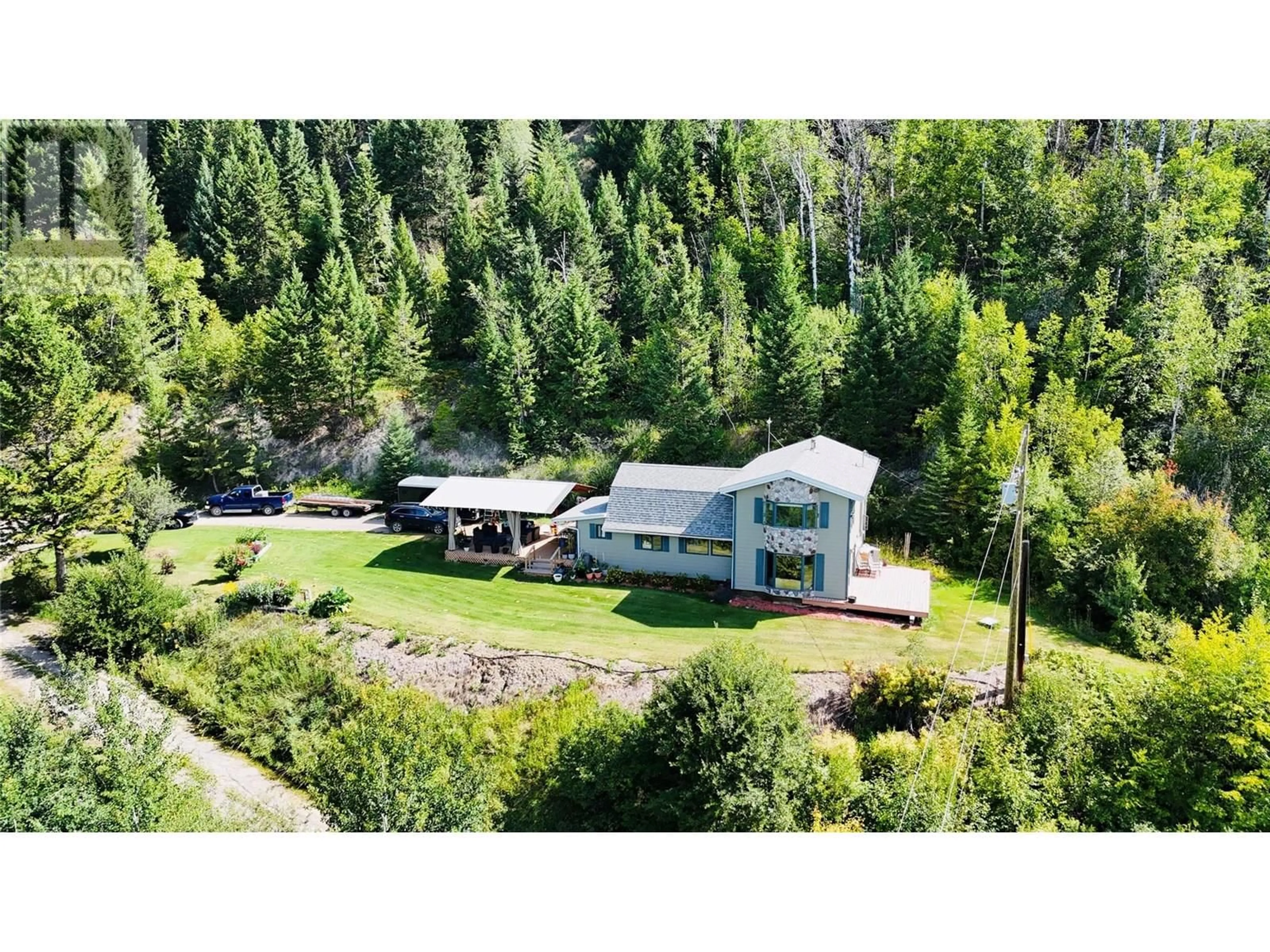A pic from outside/outdoor area/front of a property/back of a property/a pic from drone, unknown for 2538 95 HIGHWAY, Brisco British Columbia V0A1B0