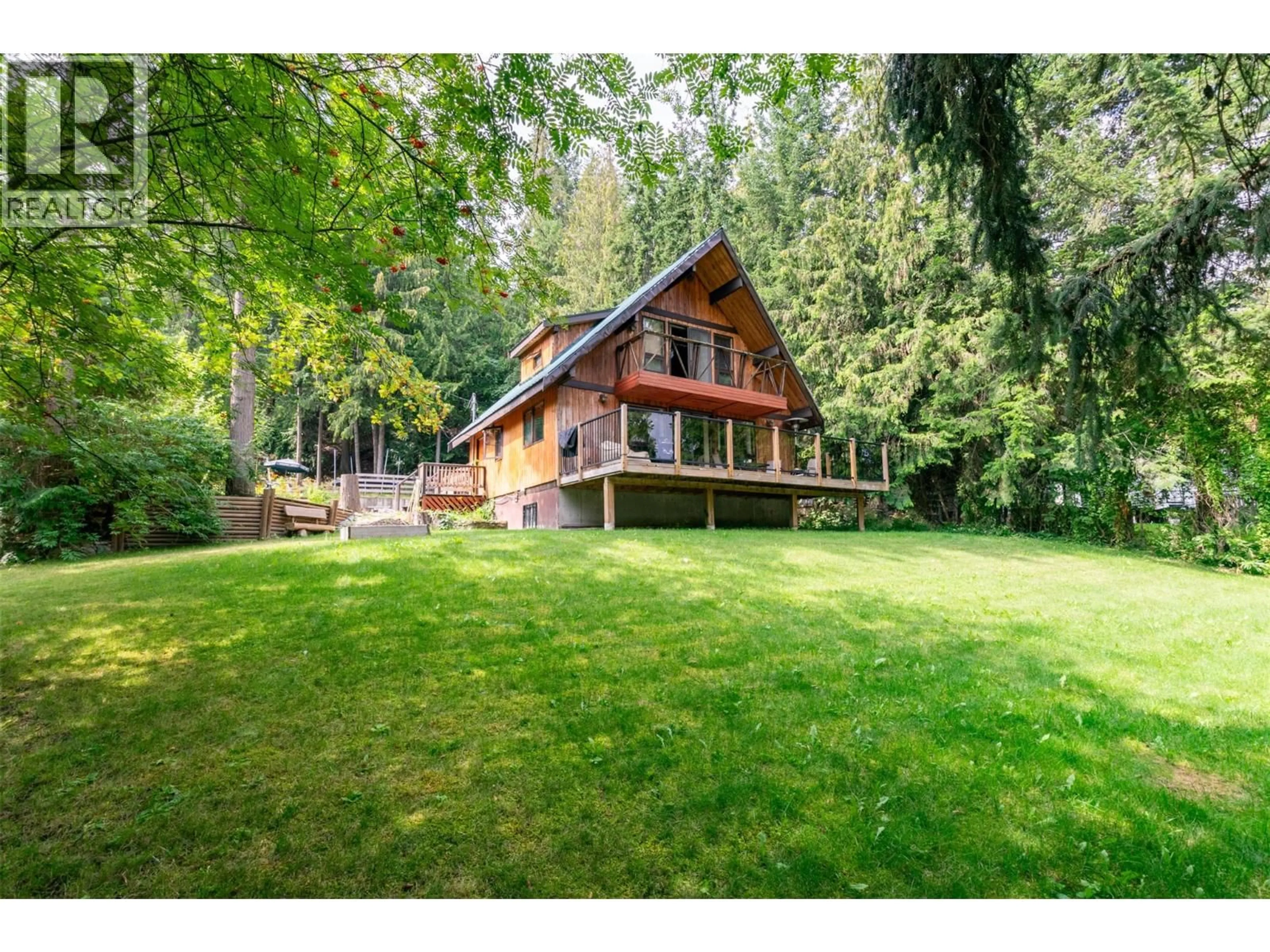 A pic from outside/outdoor area/front of a property/back of a property/a pic from drone, unknown for 2542 FOREST DRIVE, Blind Bay British Columbia V0E1H2