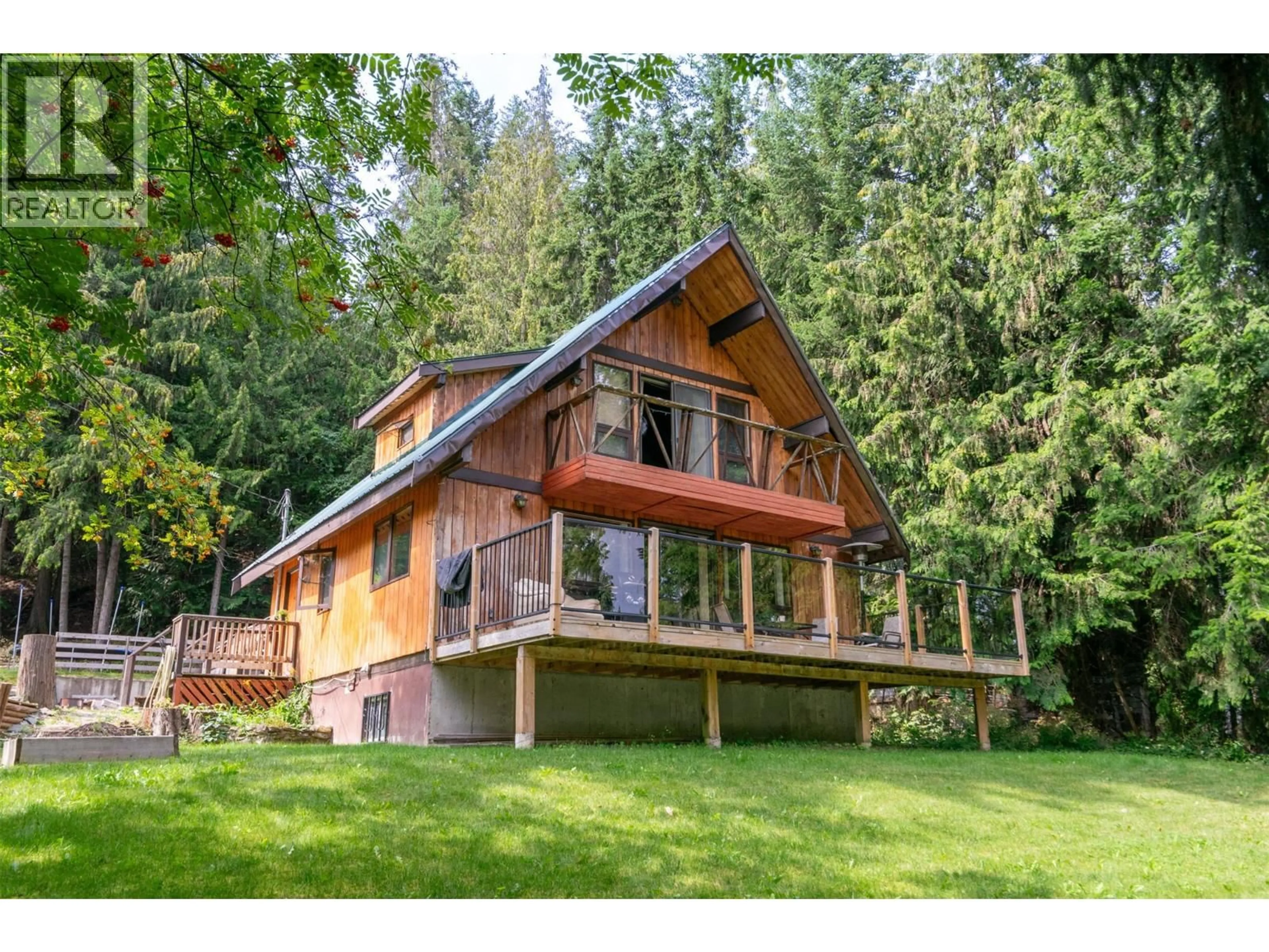 Home with vinyl exterior material, unknown for 2542 FOREST DRIVE, Blind Bay British Columbia V0E1H2