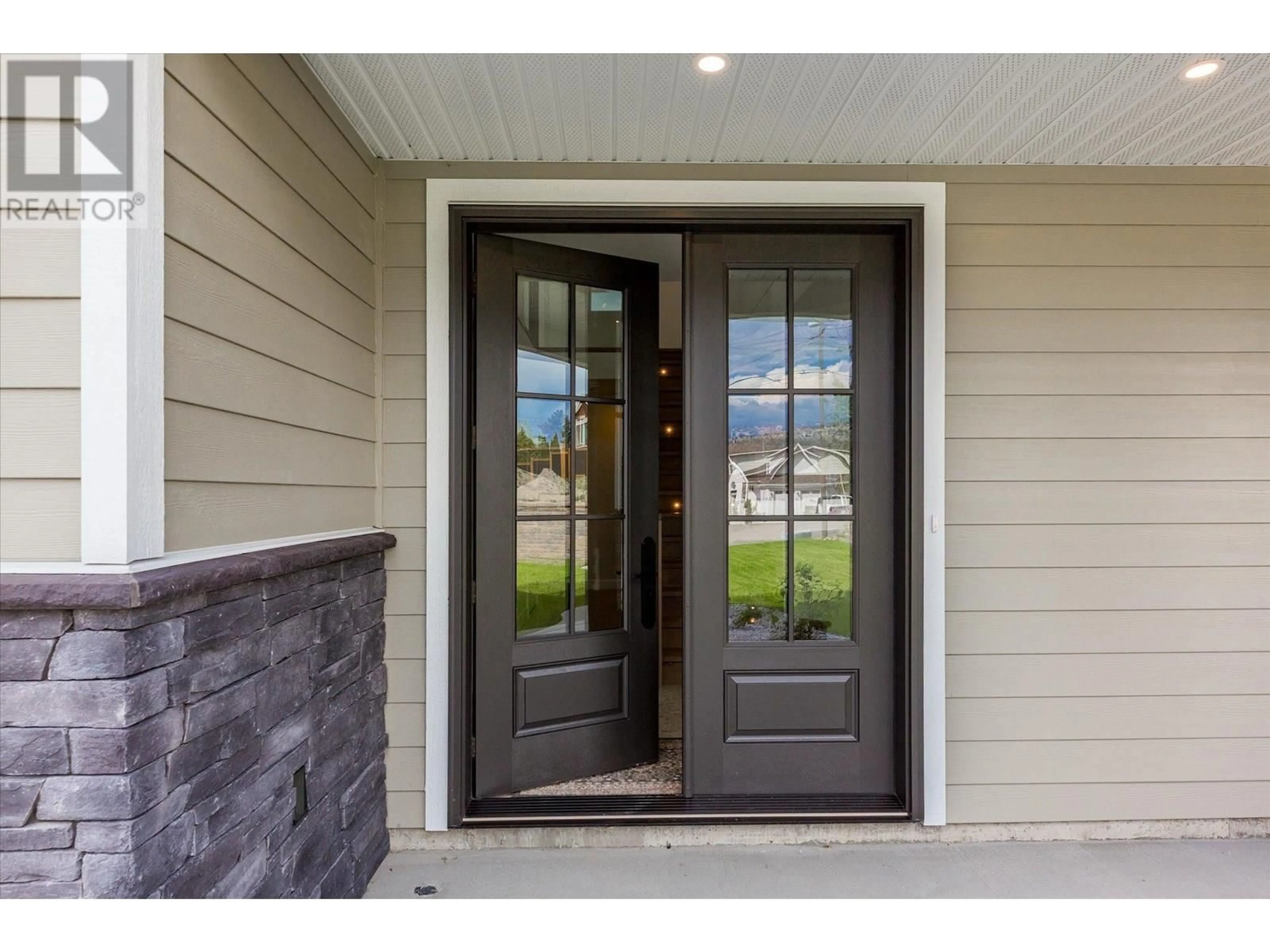 Indoor entryway for 167 HELDON COURT, West Kelowna British Columbia V1Z3S5
