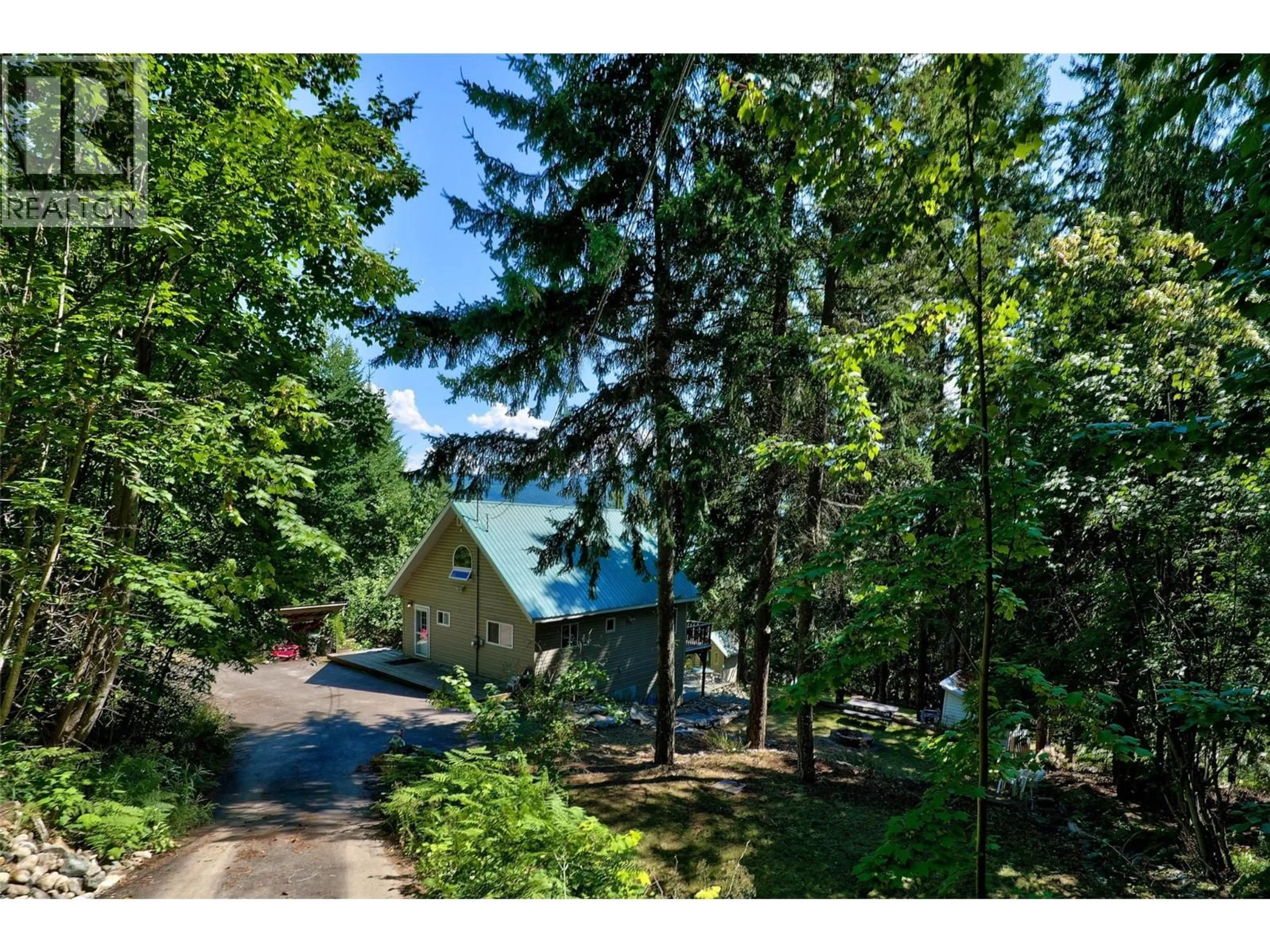 A pic from outside/outdoor area/front of a property/back of a property/a pic from drone, water/lake/river/ocean view for 7610 ORCHARD GROVE, Anglemont British Columbia V0E1M8