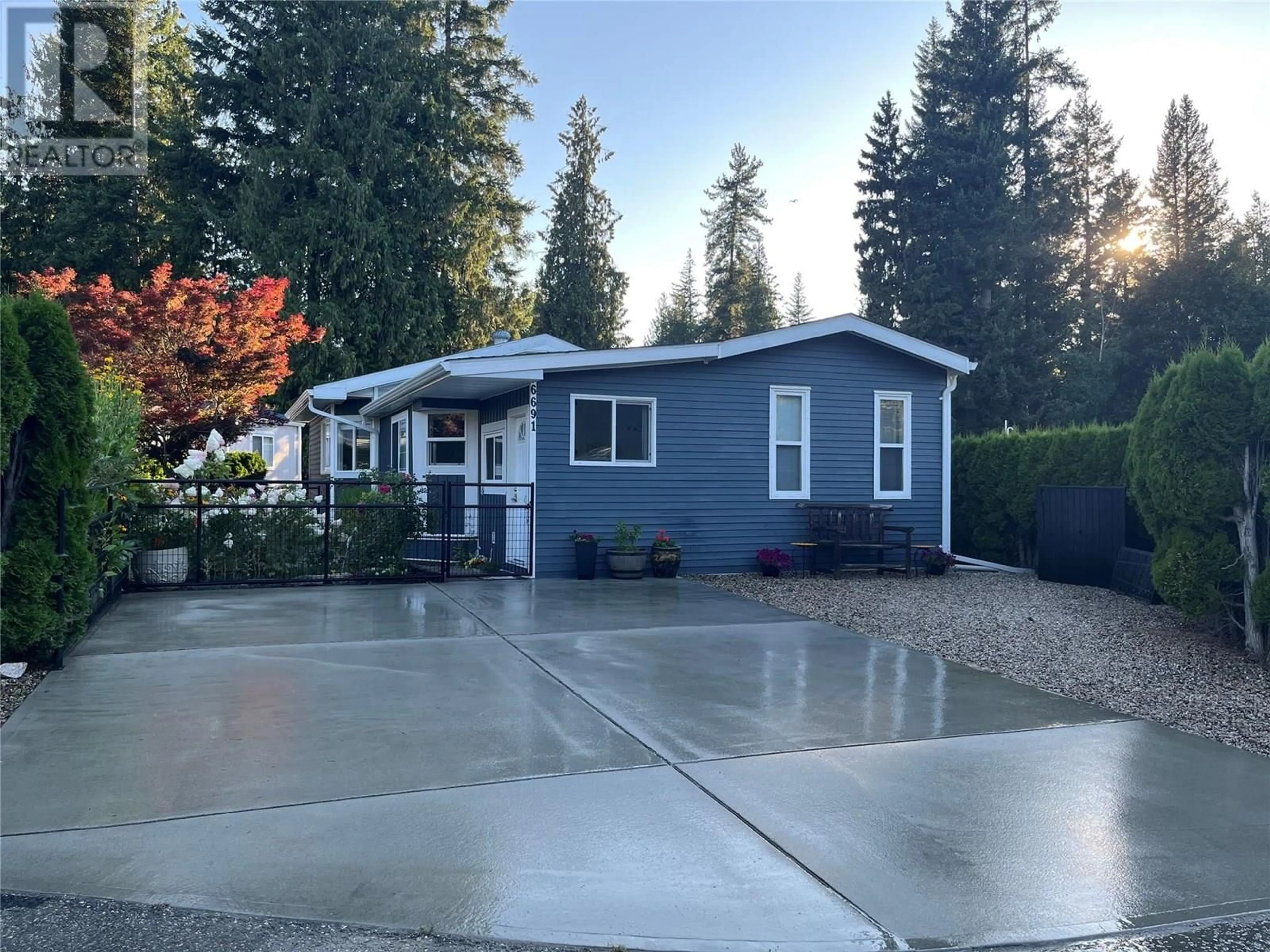 Home with vinyl exterior material, street for 6691 51 STREET NORTHEAST, Salmon Arm British Columbia V0E1K0