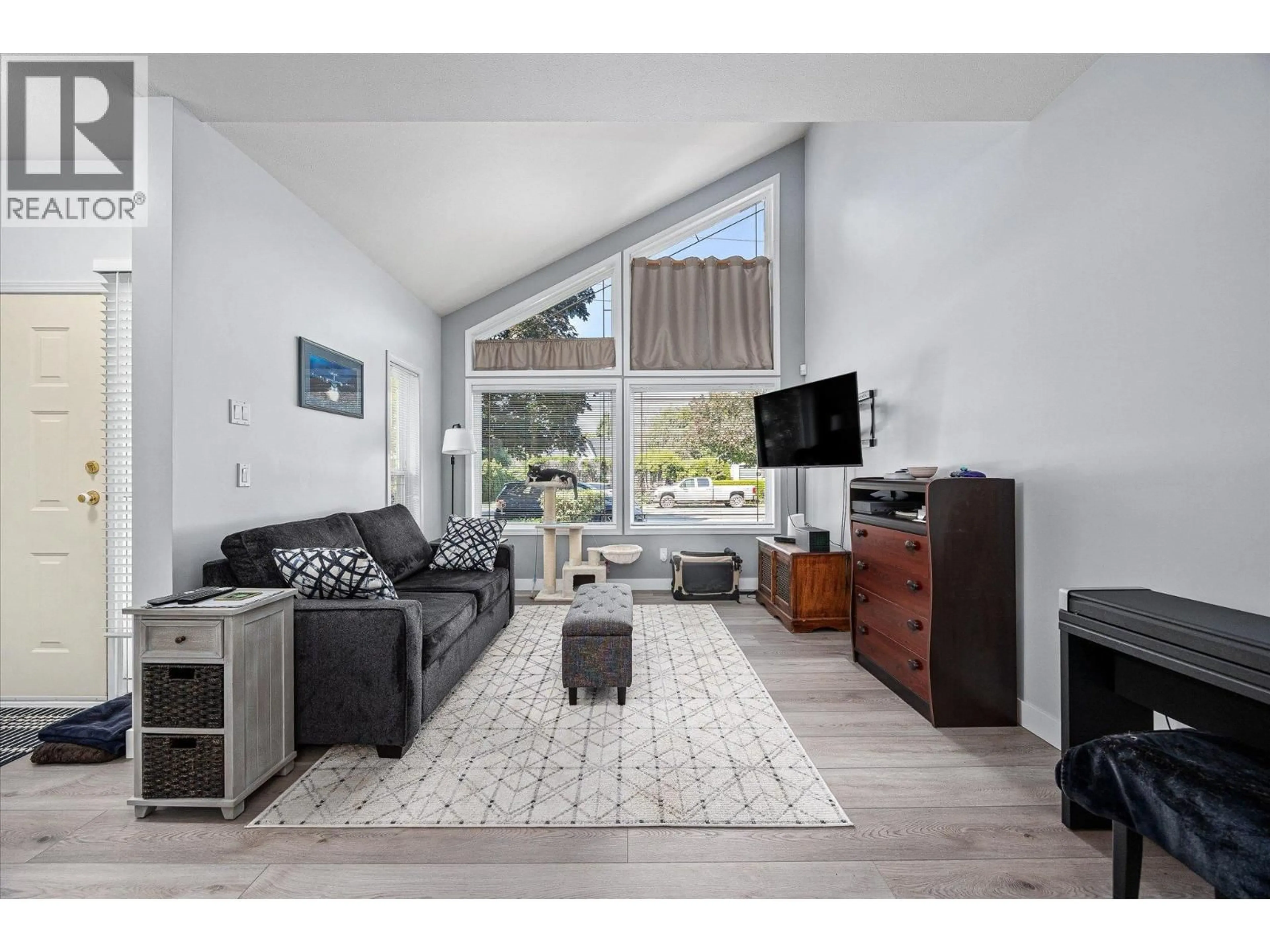 Living room with furniture, wood/laminate floor for 2421 RICHTER STREET, Kelowna British Columbia V1Y2P5