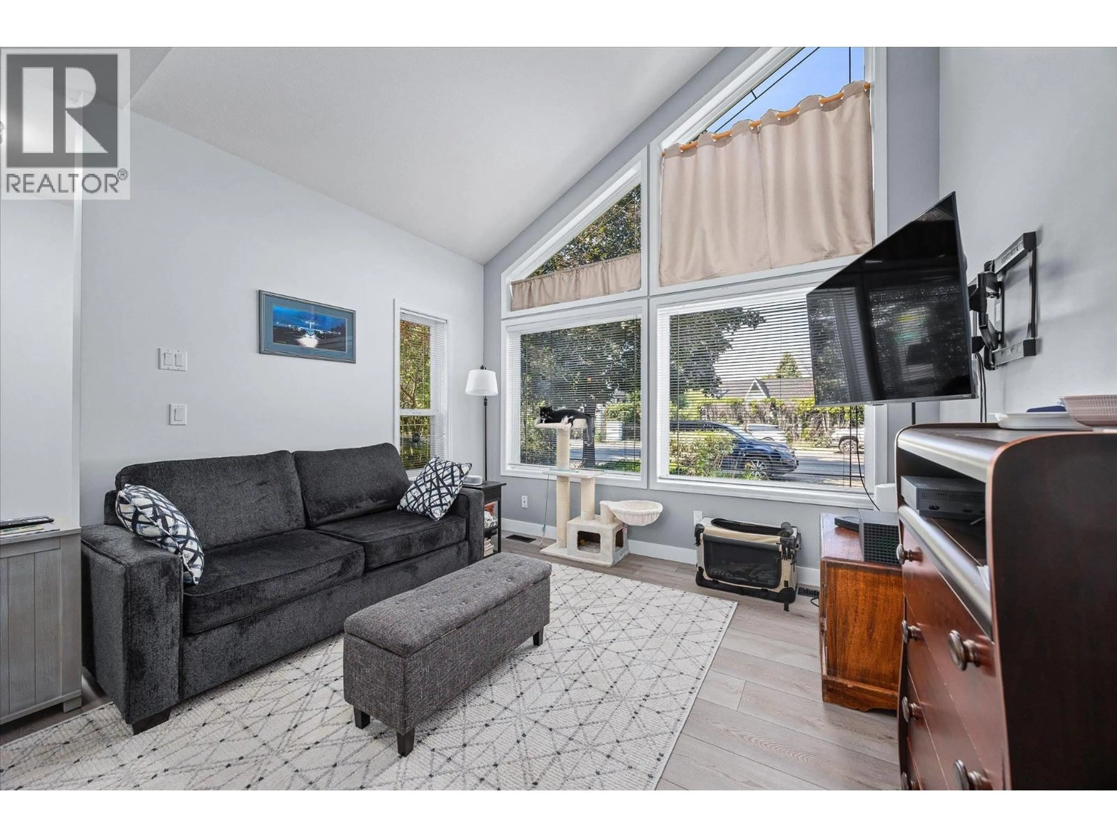 Living room with furniture, unknown for 2421 RICHTER STREET, Kelowna British Columbia V1Y2P5