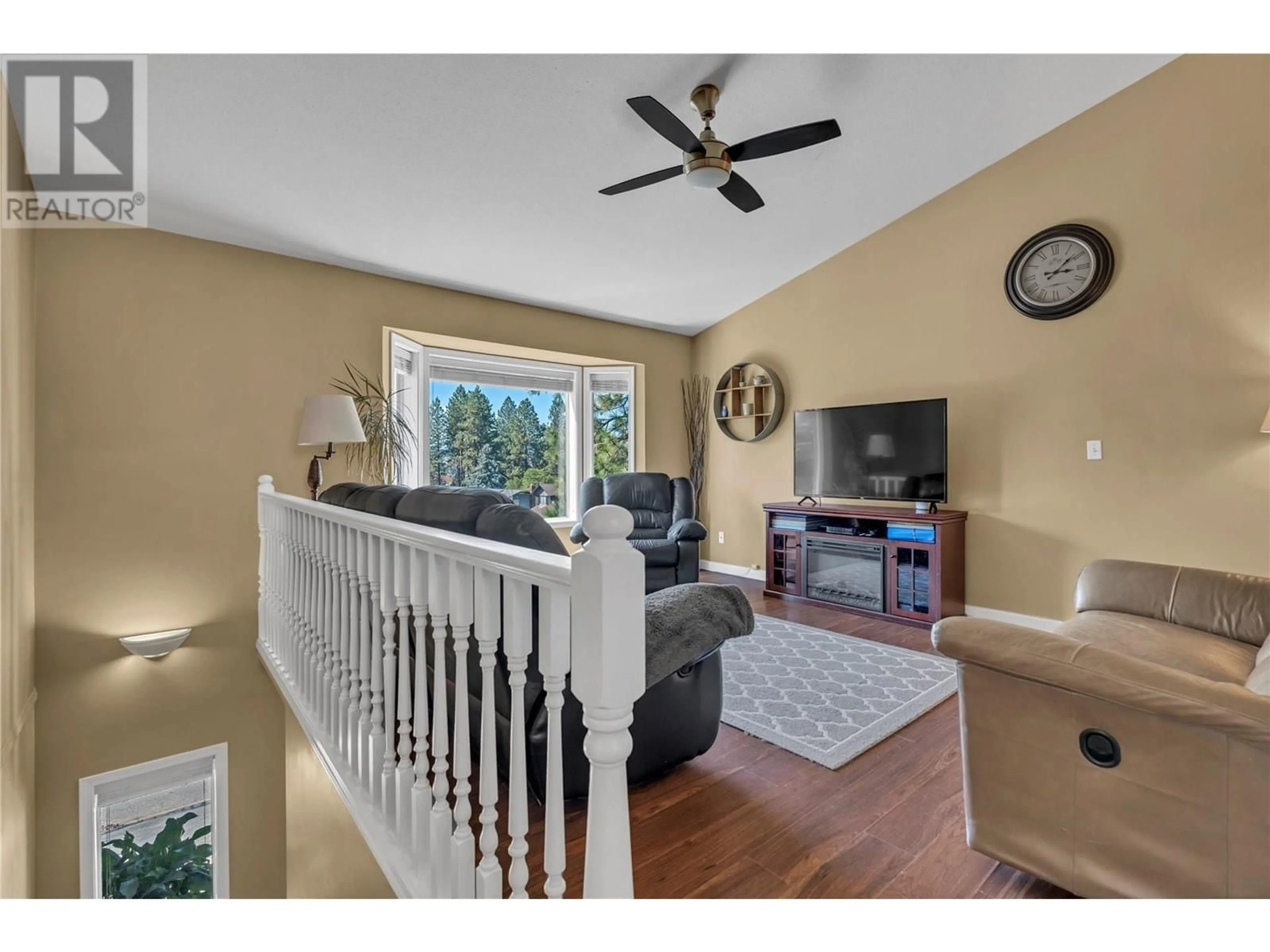 Living room with furniture, unknown for 2686 EVERGREEN DRIVE, Penticton British Columbia V2A7Y3