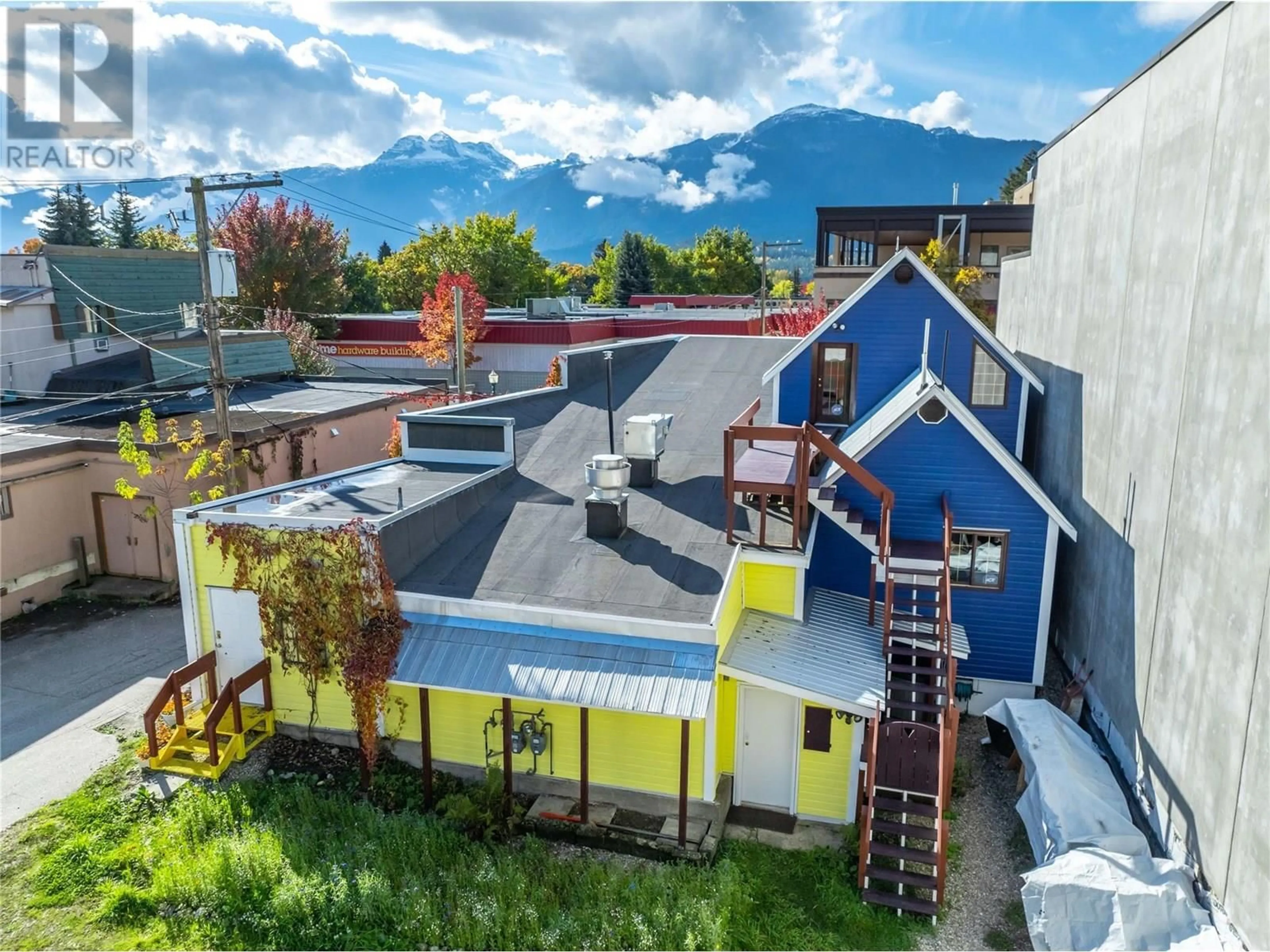 A pic from outside/outdoor area/front of a property/back of a property/a pic from drone, mountain view for 304 FIRST STREET WEST, Revelstoke British Columbia V0E2S0